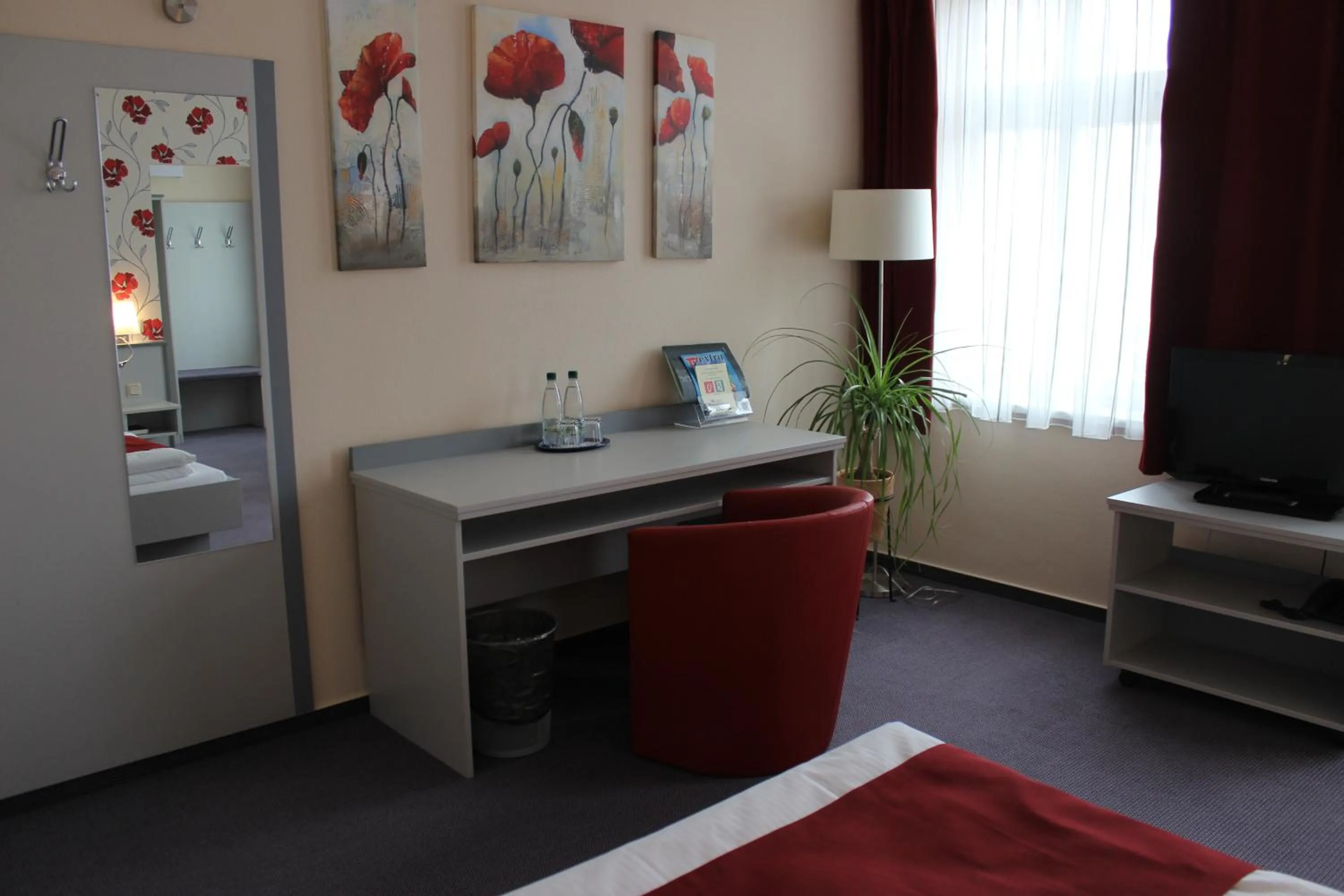 Photo of the whole room, Bed in APARTHOTEL 1A