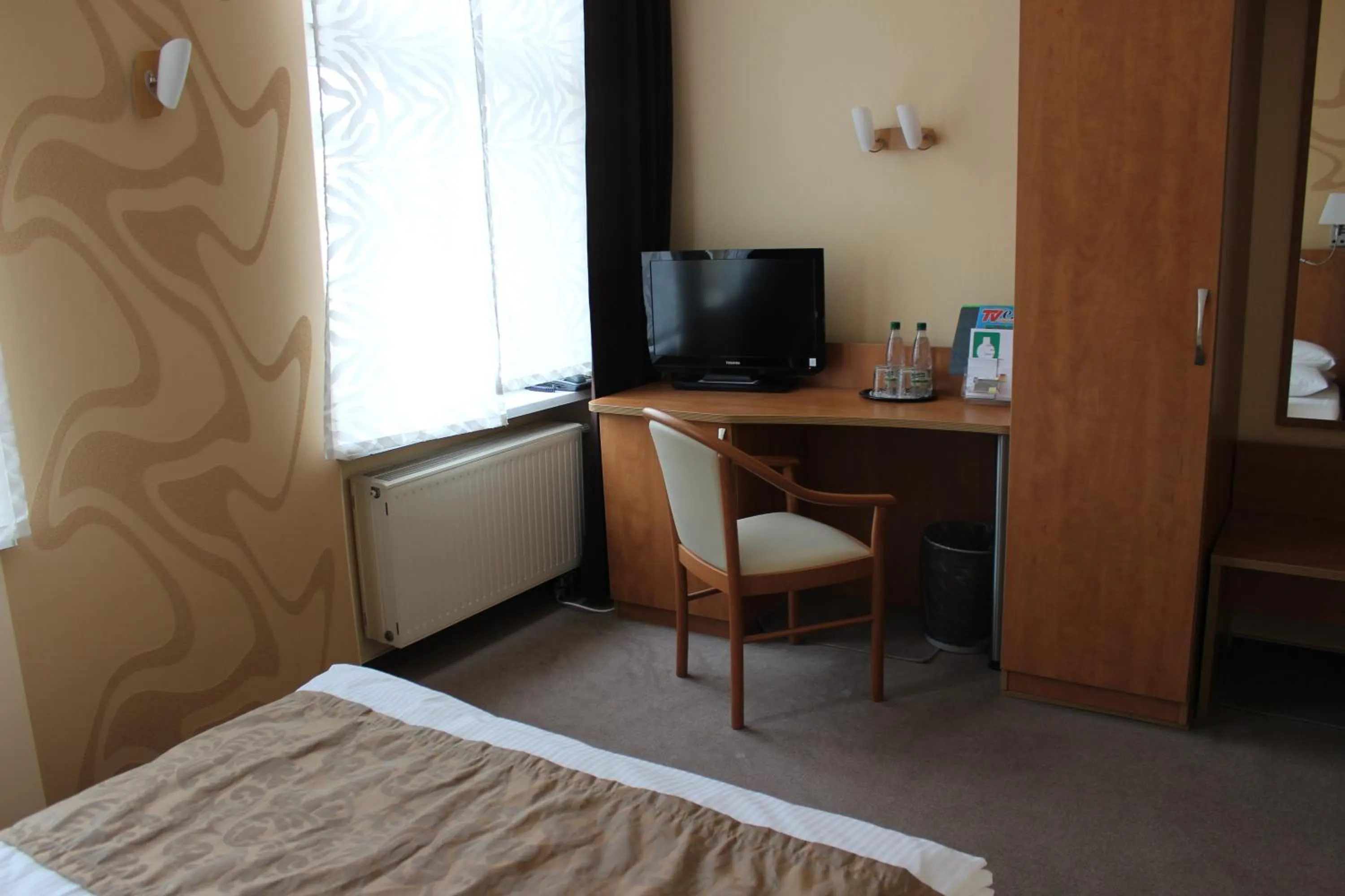 Photo of the whole room, Bed in APARTHOTEL 1A