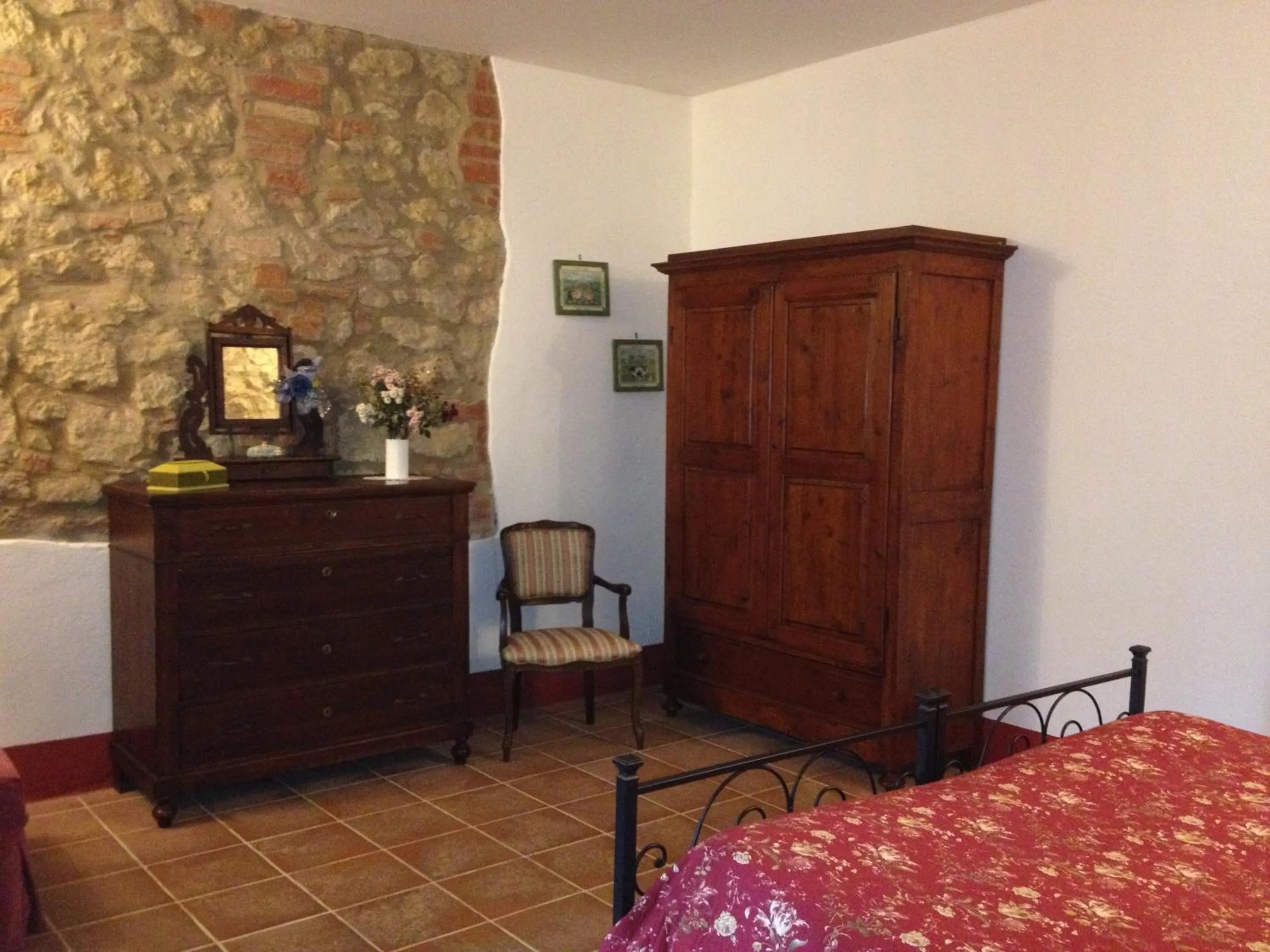Decorative detail, Bed in Tenuta Santagnese