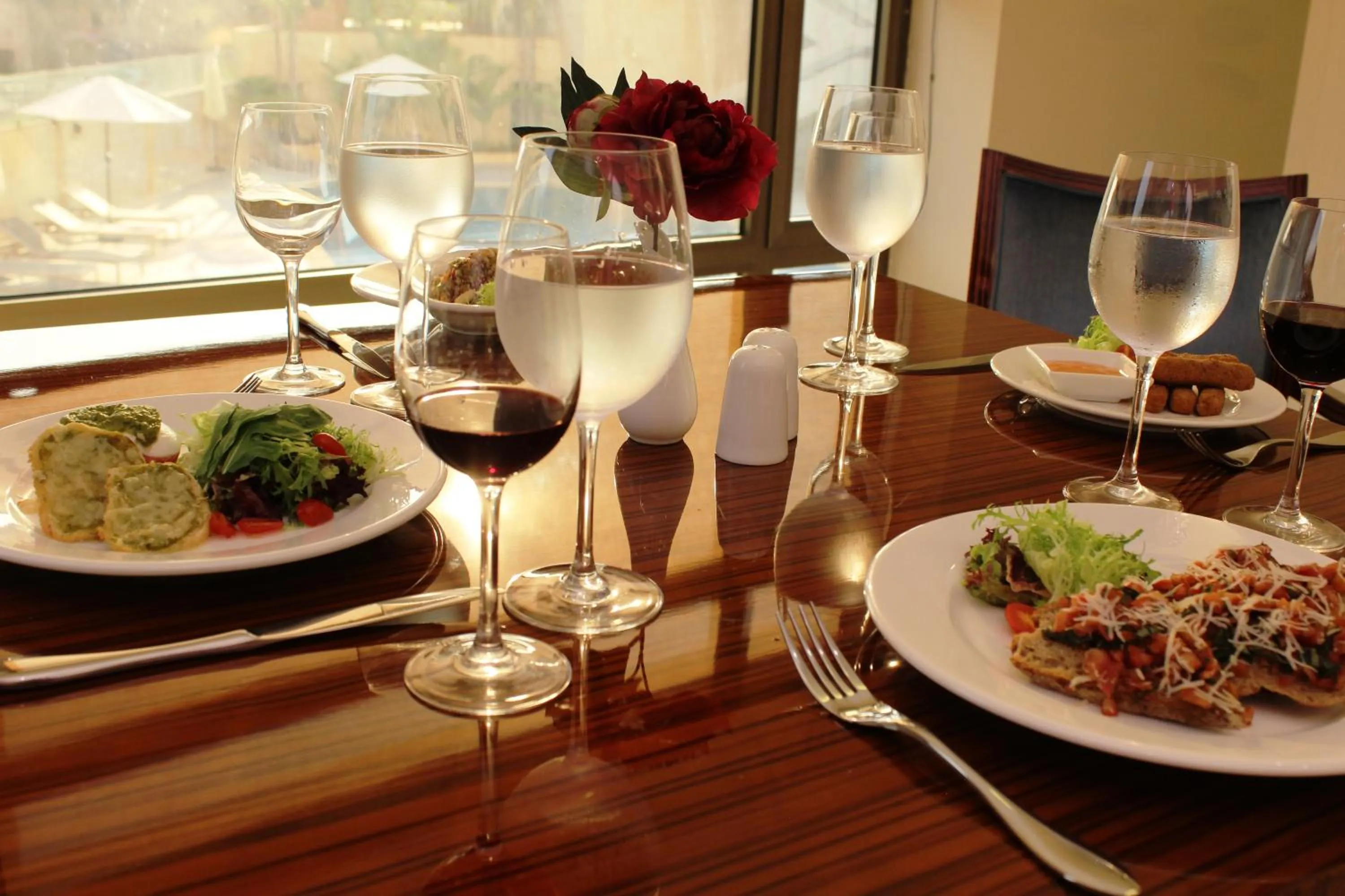 Restaurant/places to eat in The Rooms Boutique Hotel