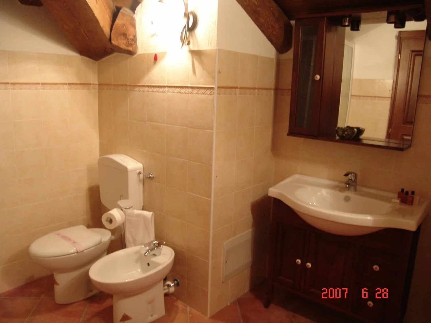 Toilet in Residence Du Commerce