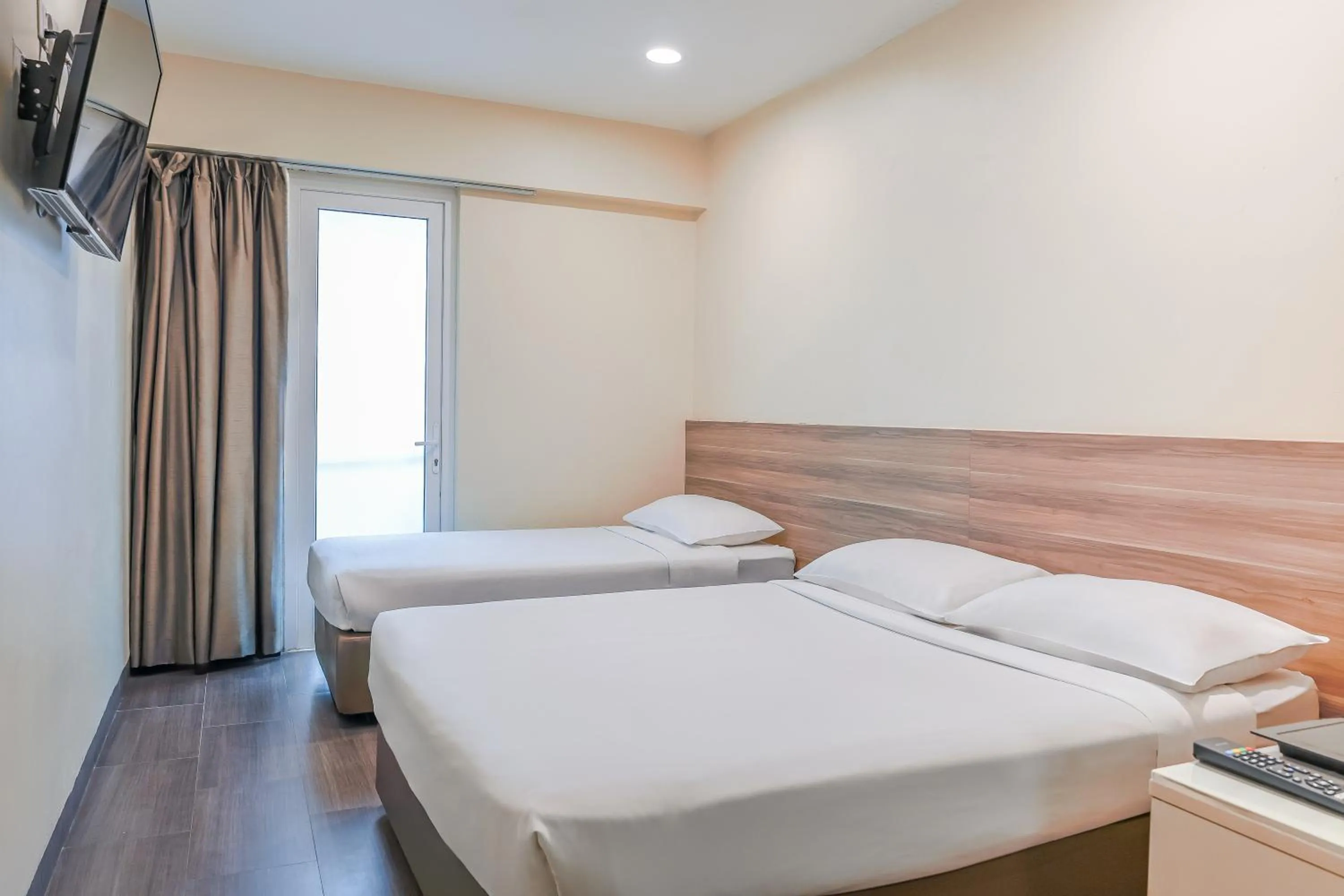 Bed in Hotel 81 Dickson