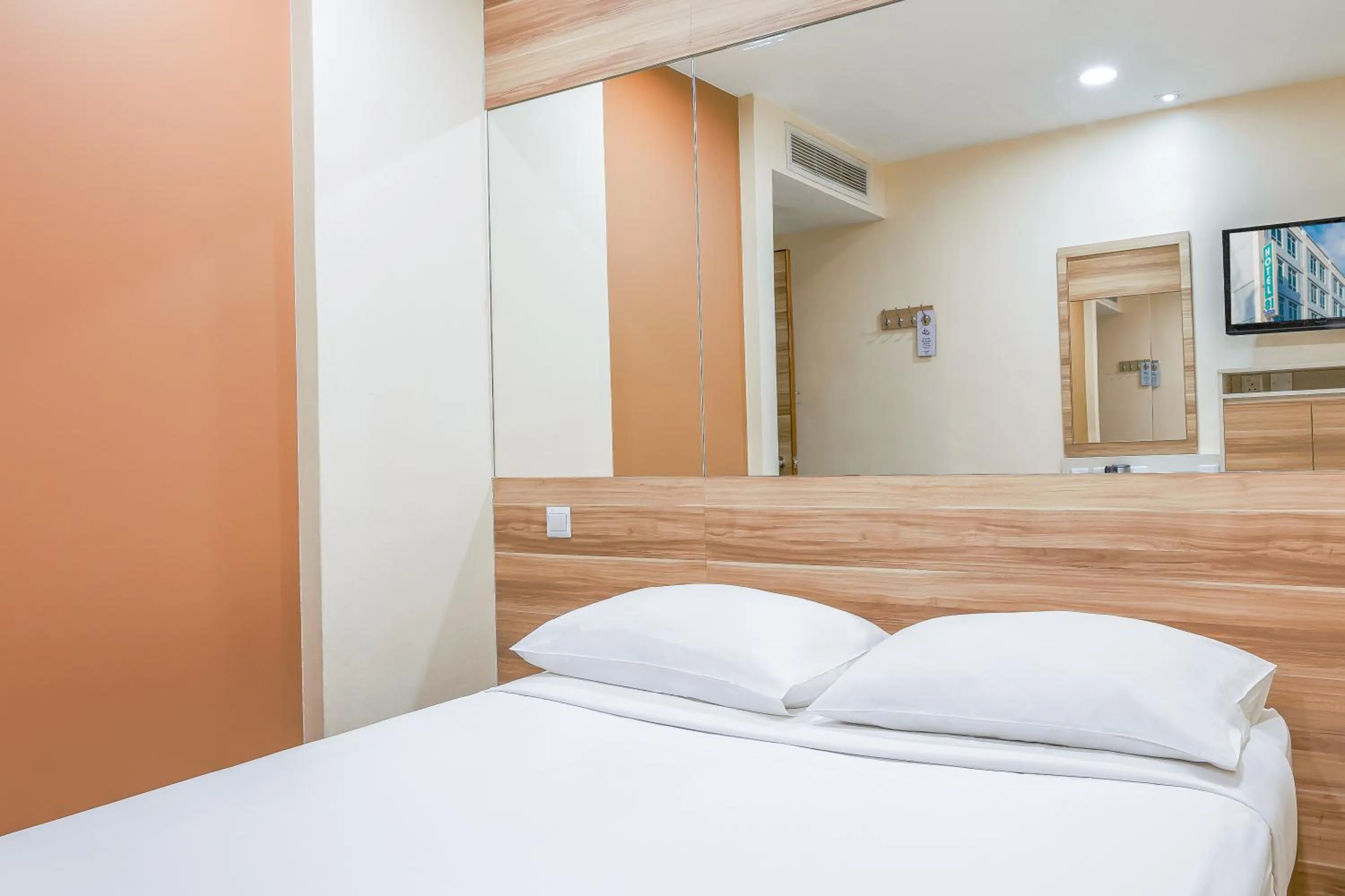 Bed in Hotel 81 Dickson