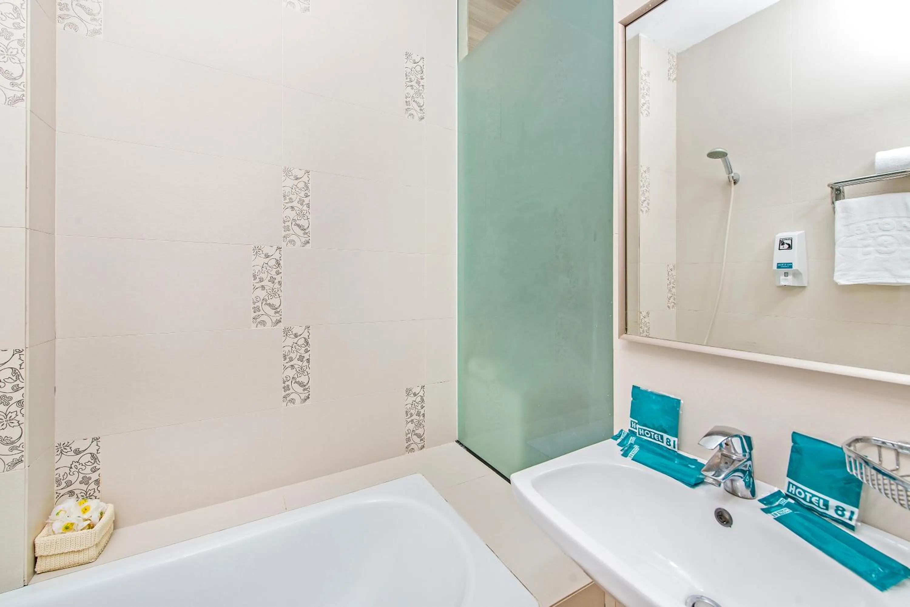 Bathroom in Hotel 81 Dickson