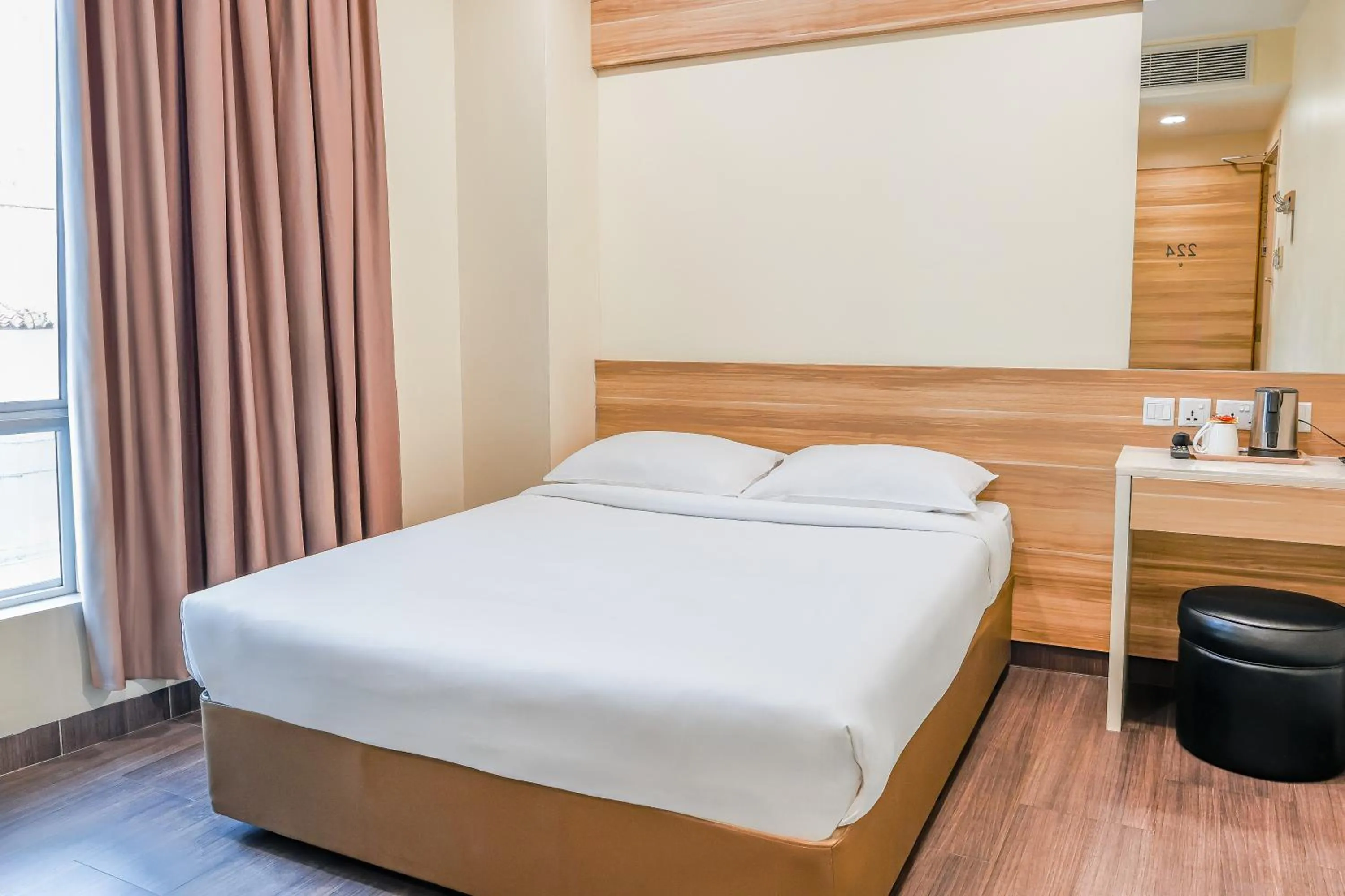 Bed in Hotel 81 Dickson