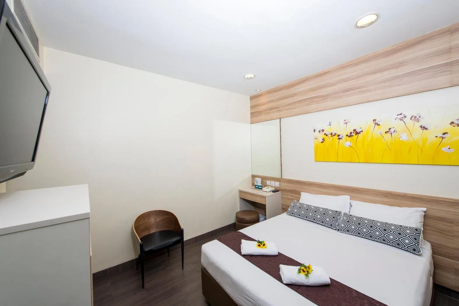 Bed in Hotel 81 Dickson