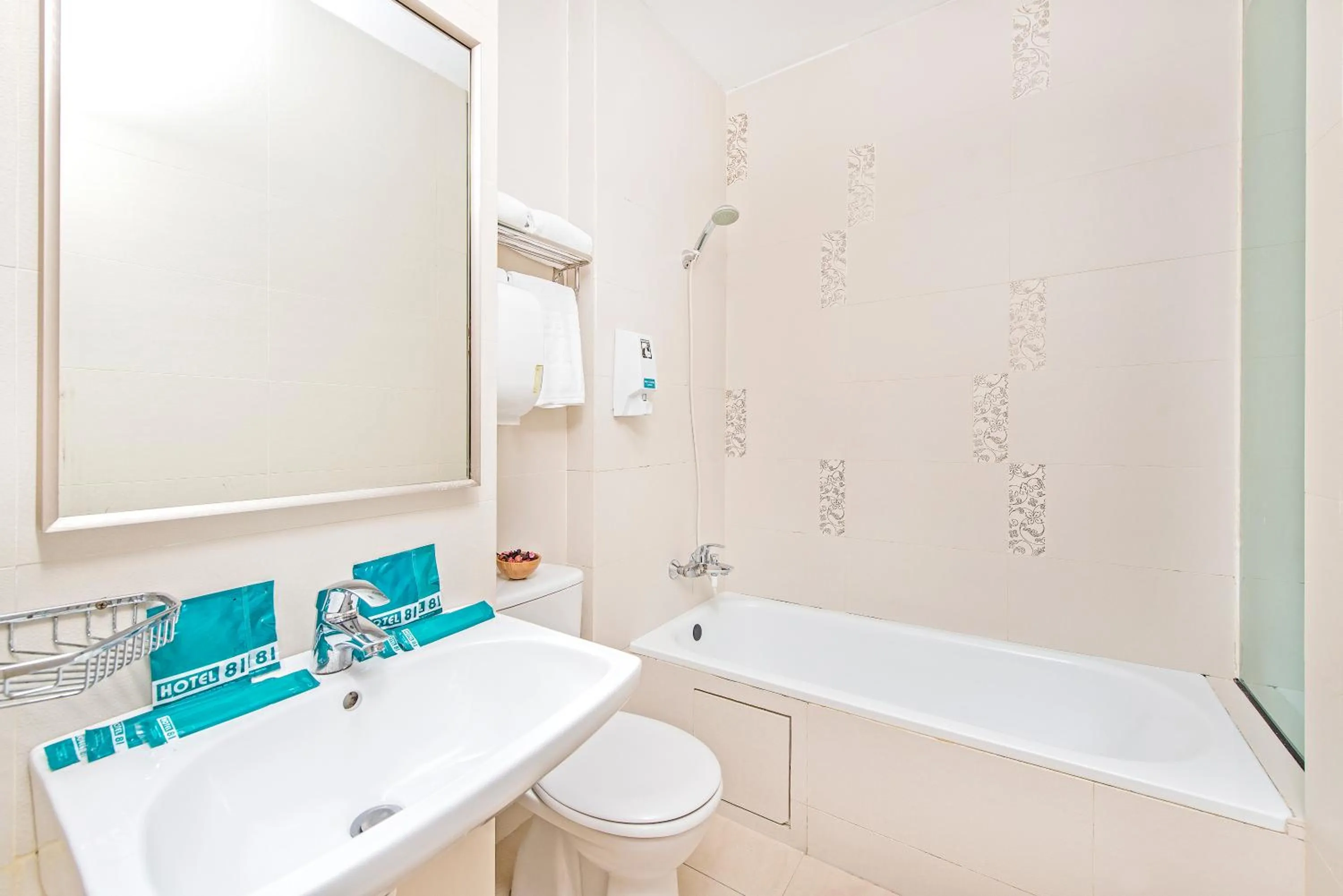 Bathroom in Hotel 81 Dickson