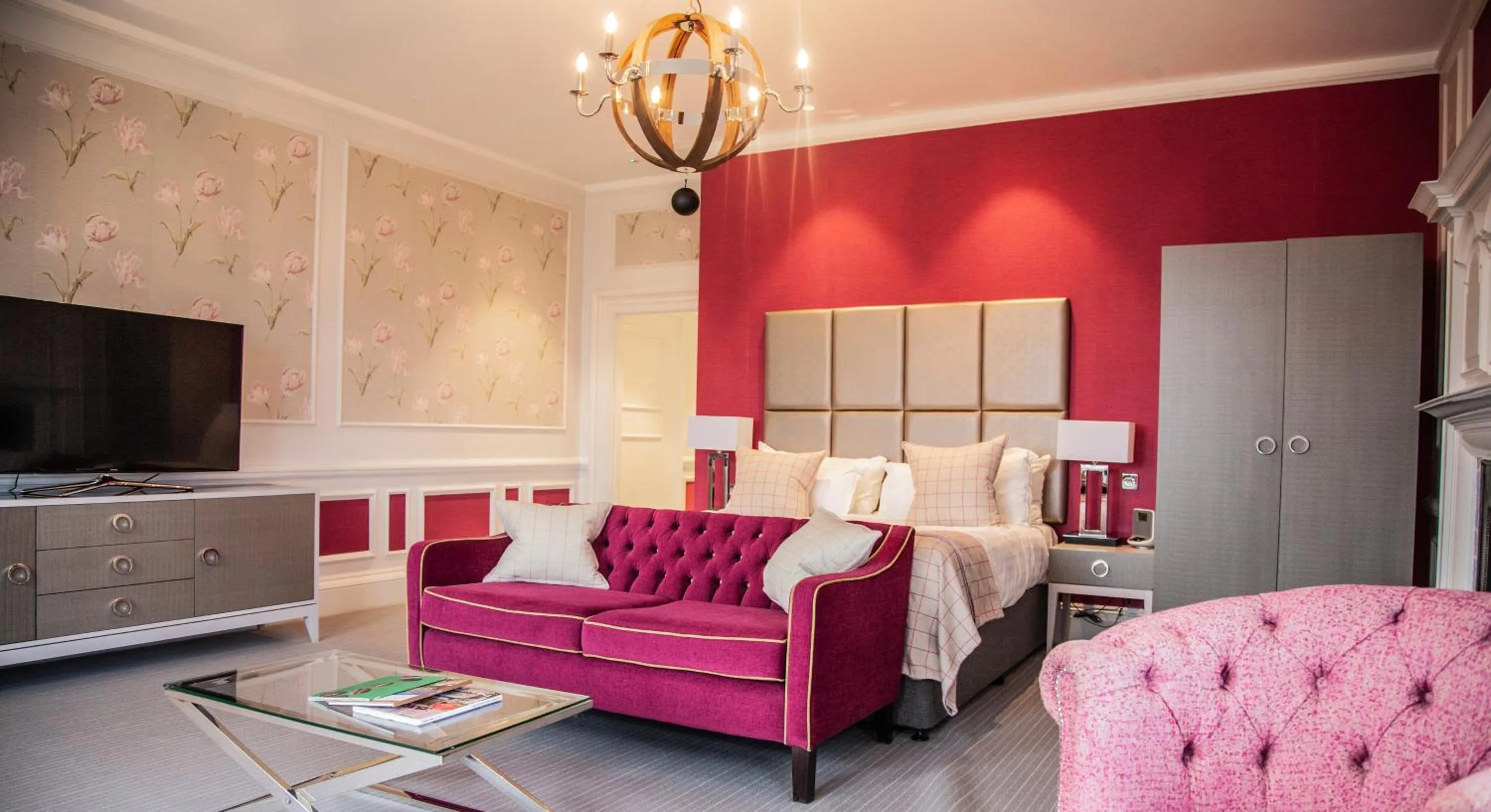 Seating area, Bed in Barnett Hill Hotel