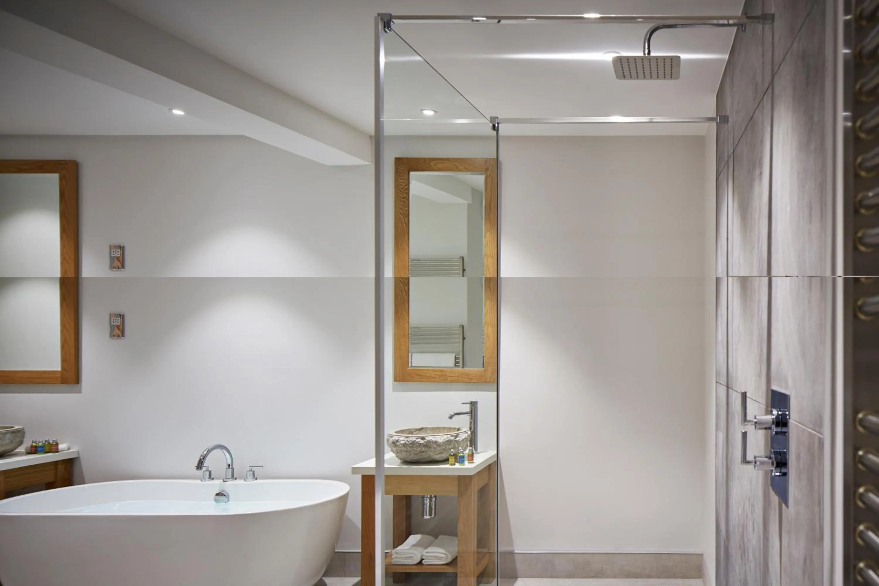 Shower in Barnett Hill Hotel