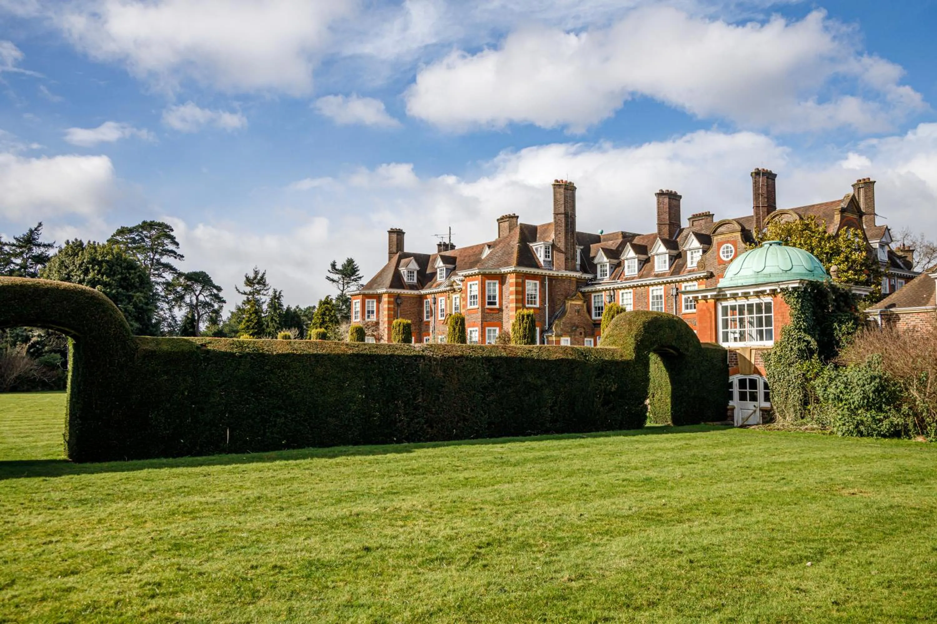 Property building in Barnett Hill Hotel