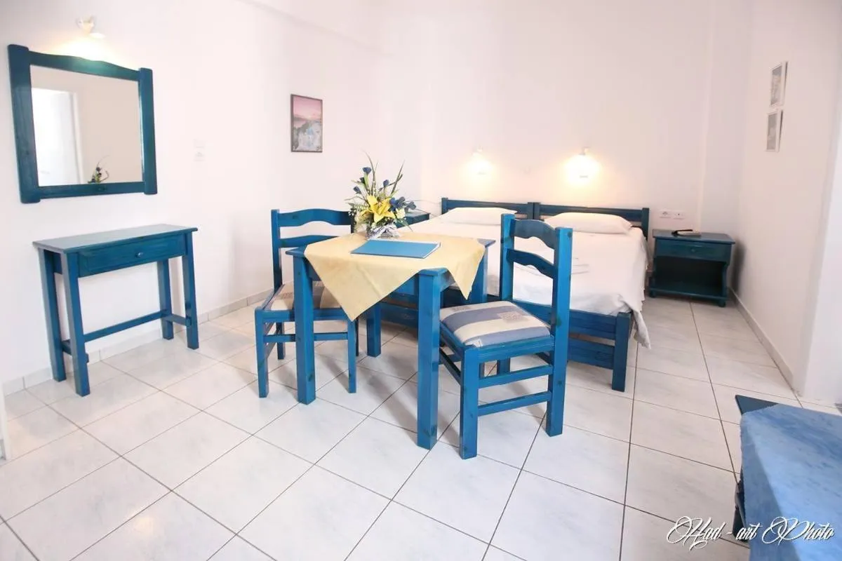 Photo of the whole room in Villa Happening