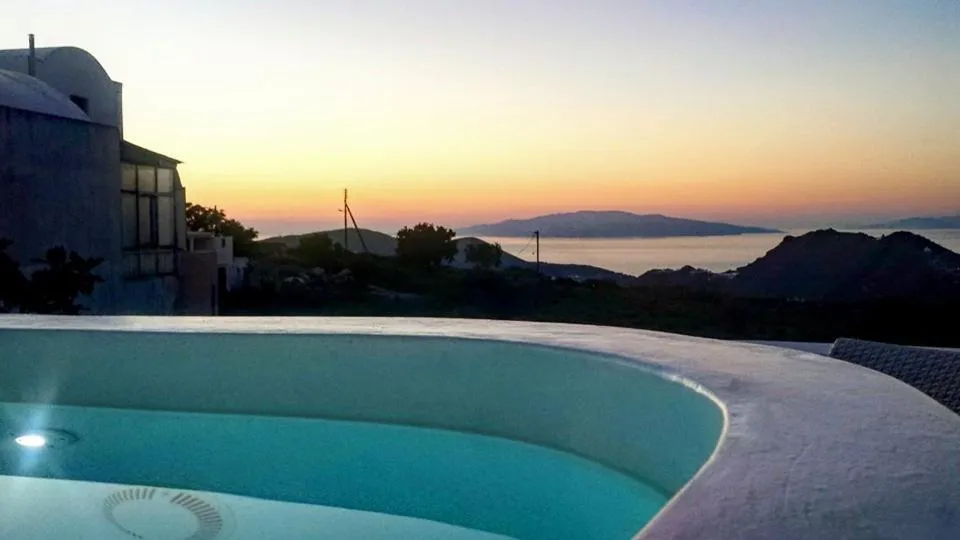 Hot Tub in Villa Happening