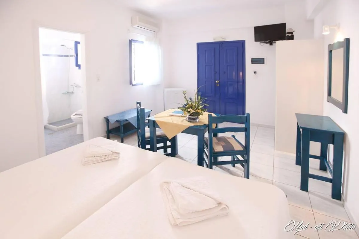 Day, Bed in Villa Happening