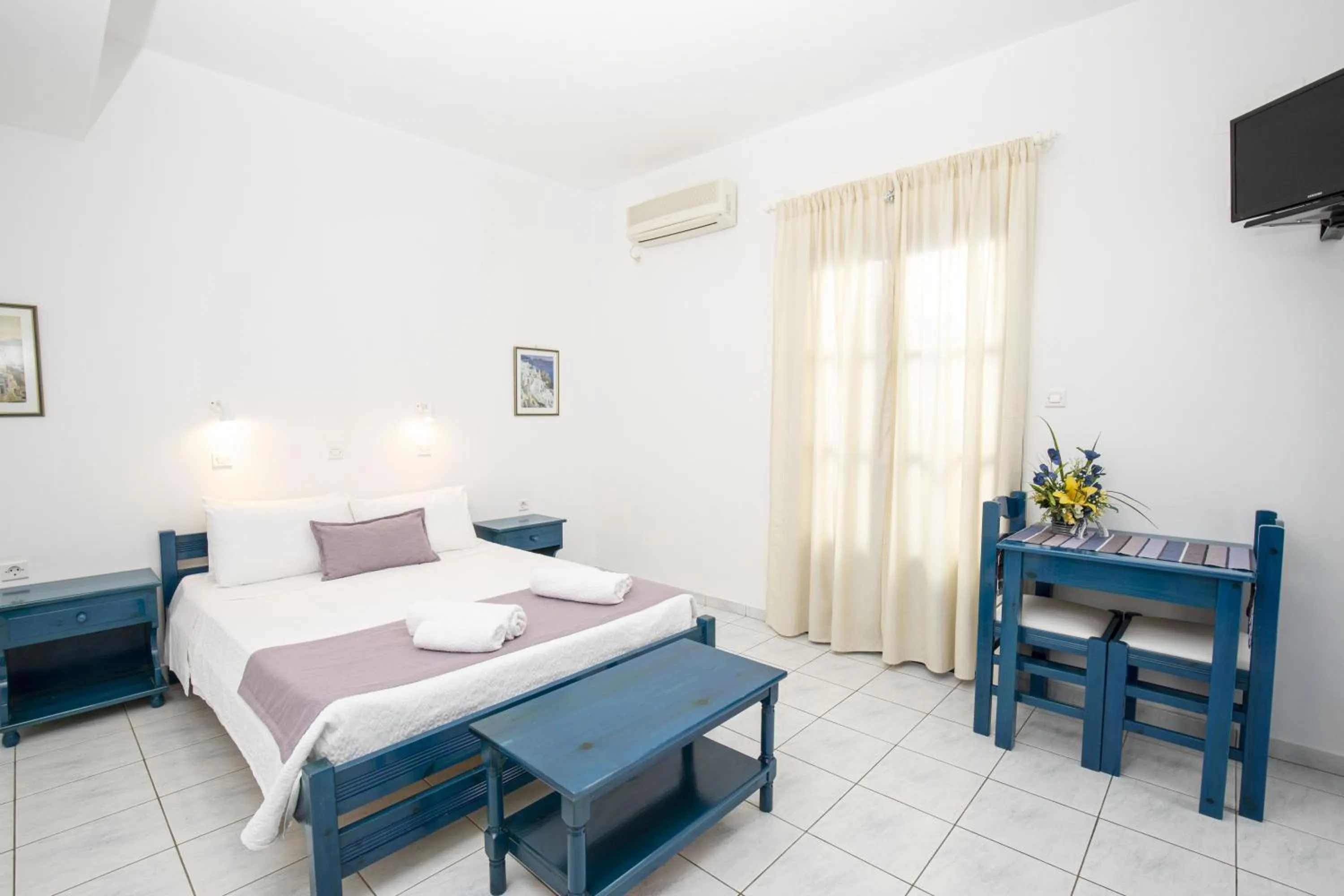 Photo of the whole room, Bed in Villa Happening