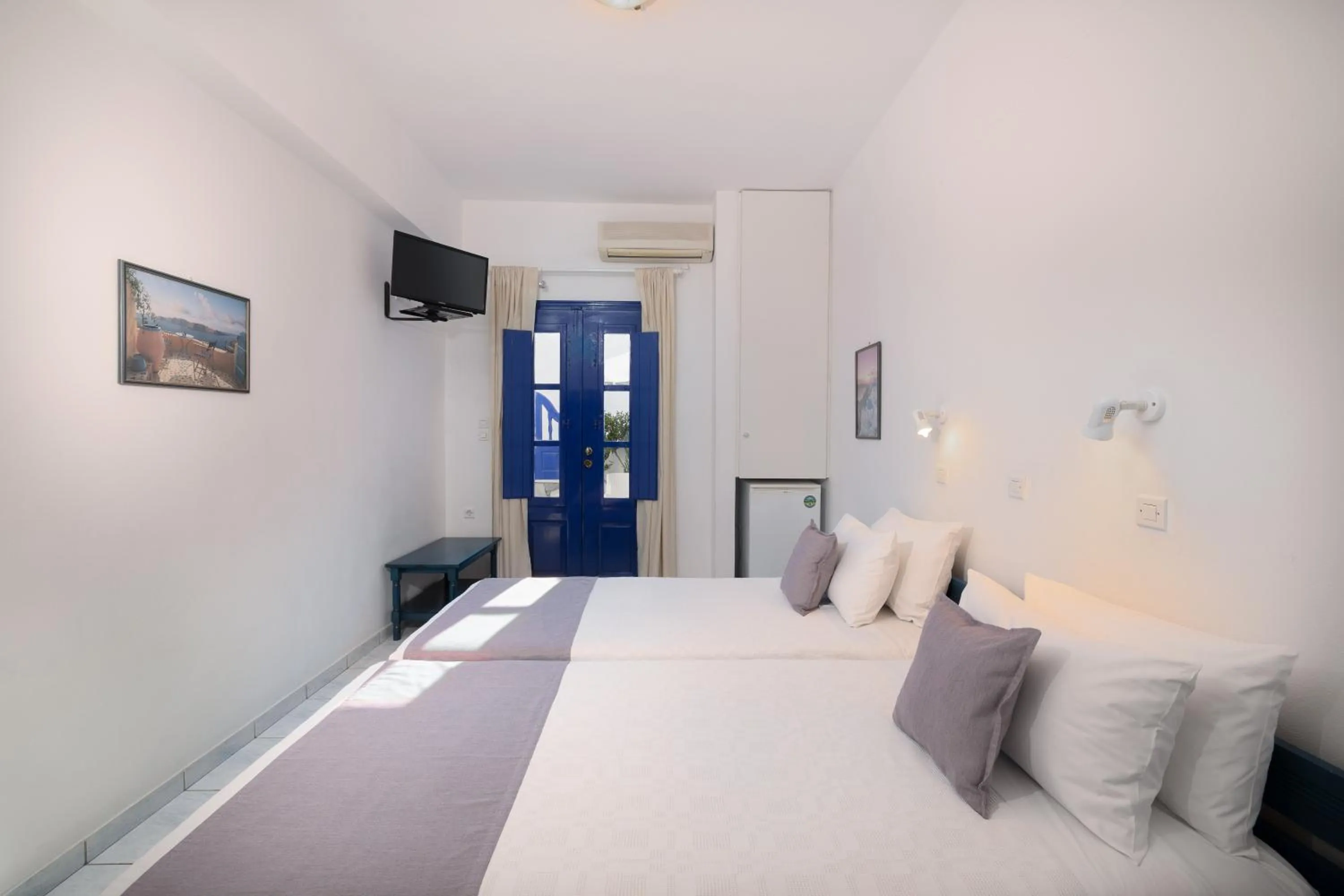 Property building, Bed in Villa Happening