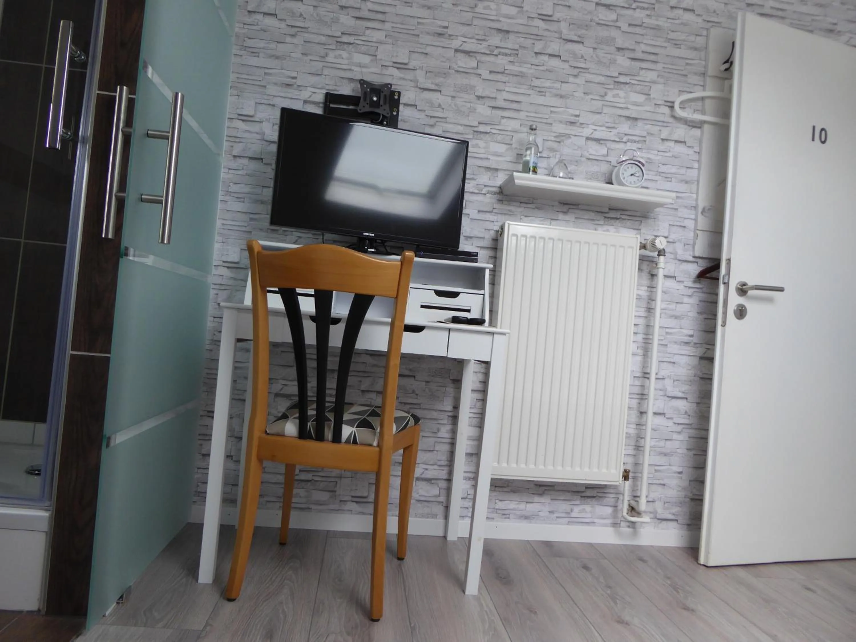 Photo of the whole room in Hotel Garni-Tell