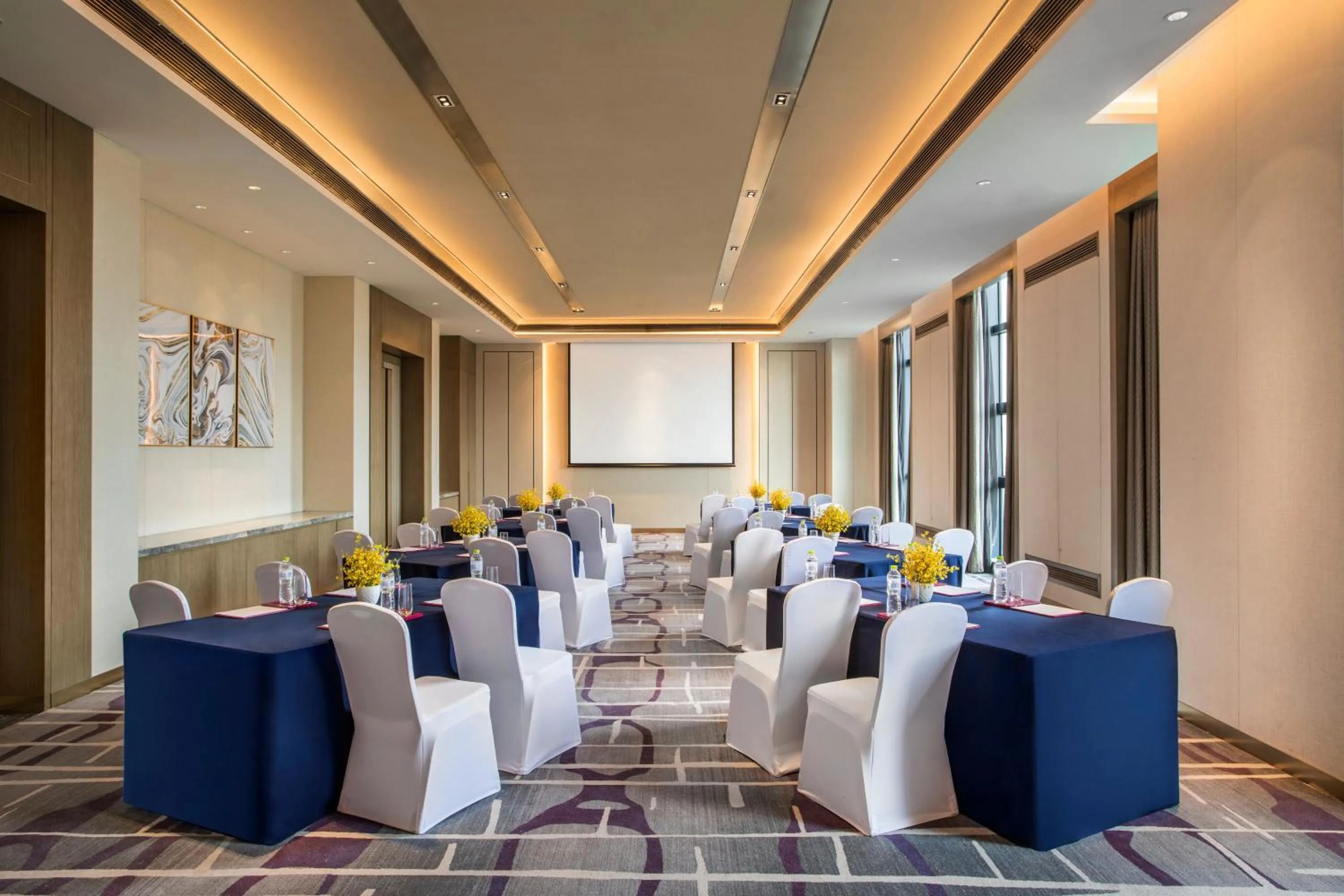 Meeting/conference room in Crowne Plaza Harbin Songbei by IHG
