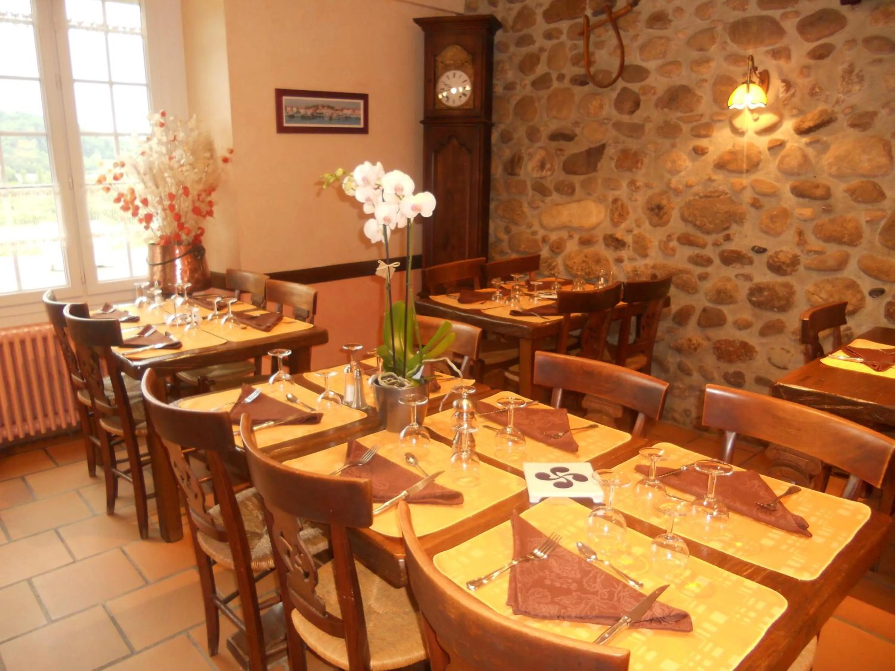 Restaurant/places to eat in Logis L'Auberge Basque