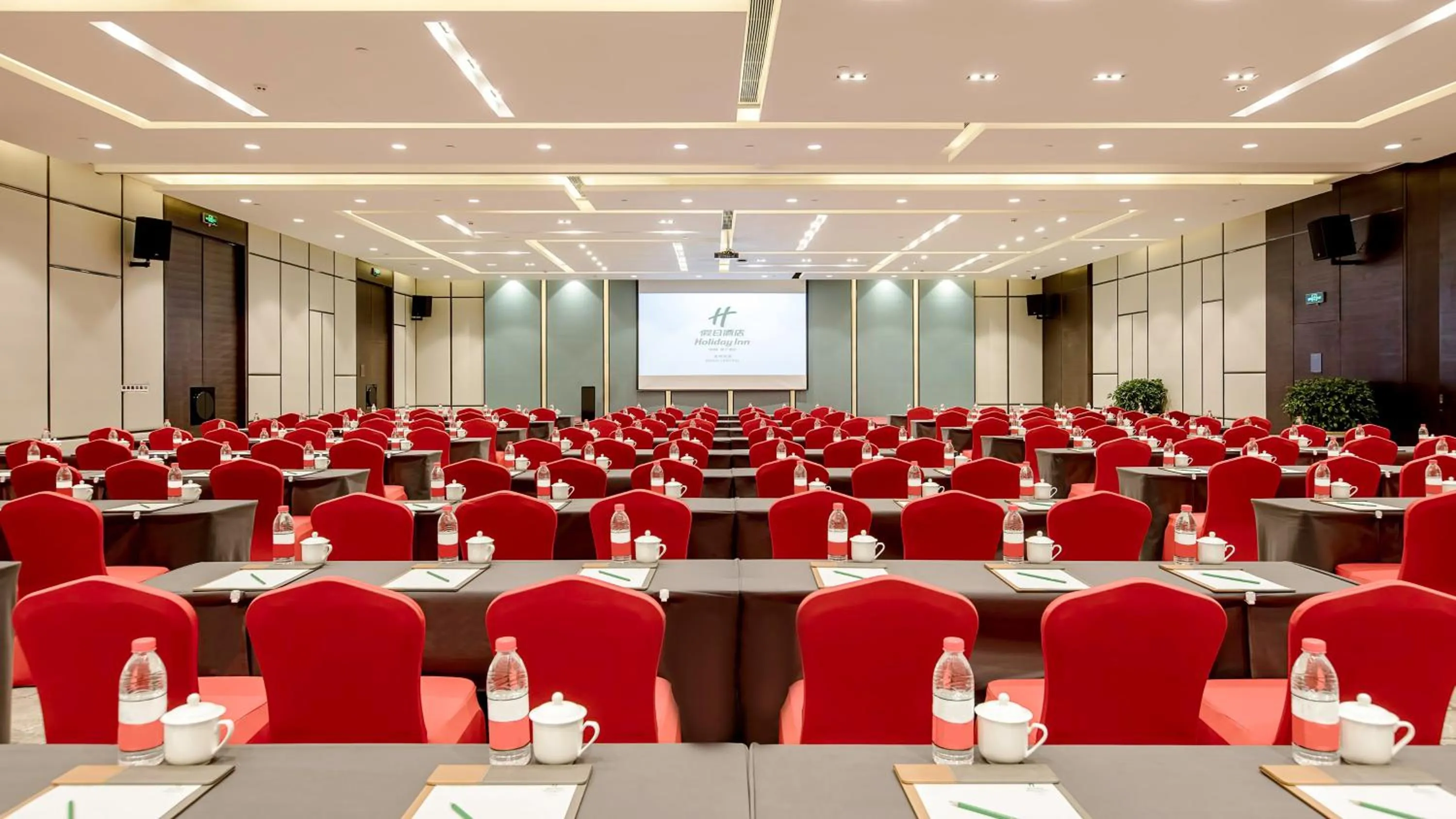 Meeting/conference room in Holiday Inn Baoji Central by IHG
