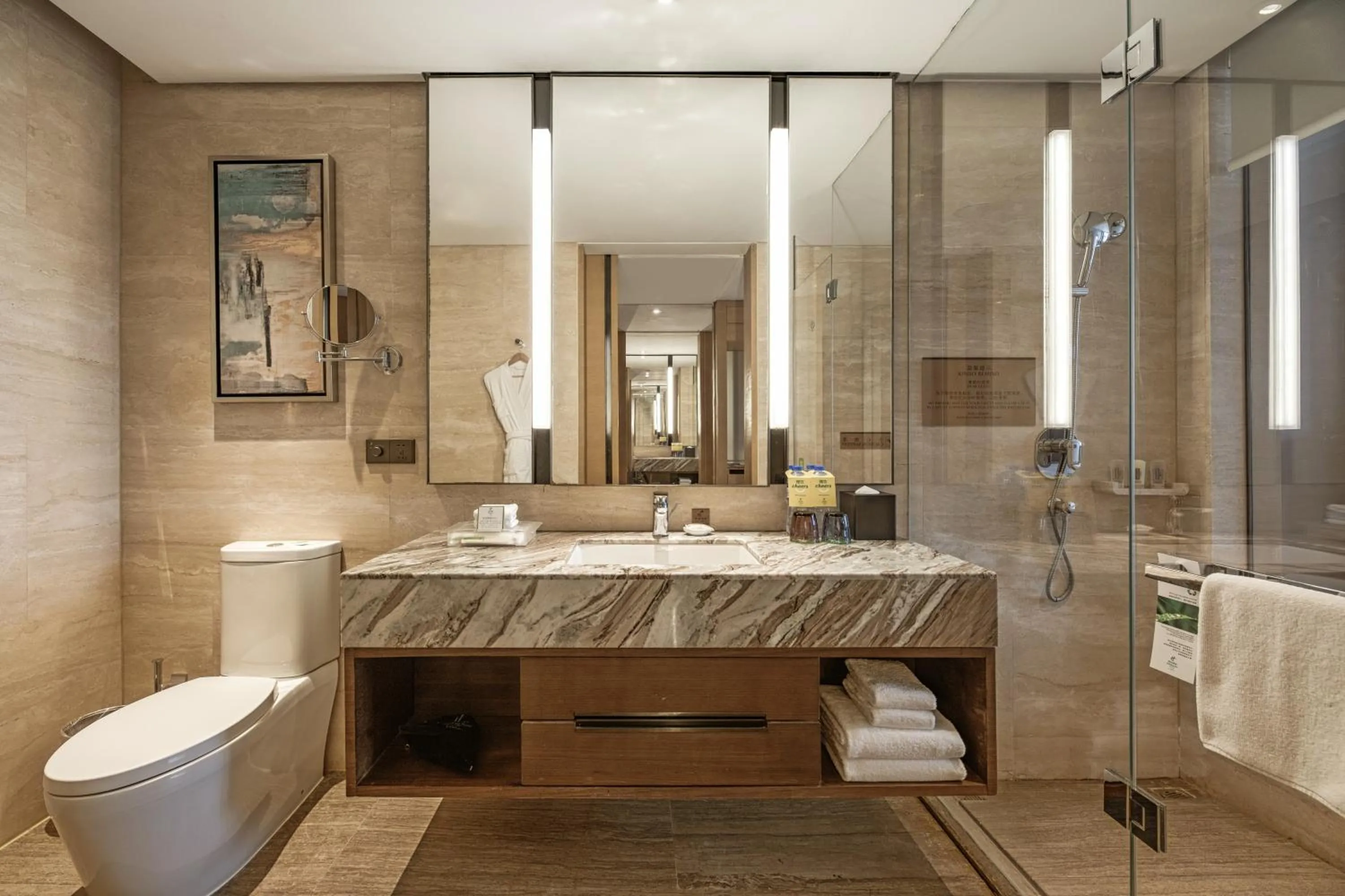 Shower in Holiday Inn Baoji Central by IHG