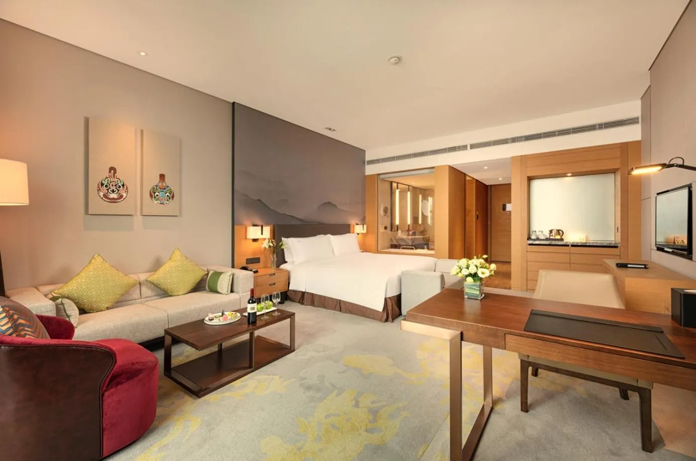 Photo of the whole room, Bed in Holiday Inn Baoji Central by IHG