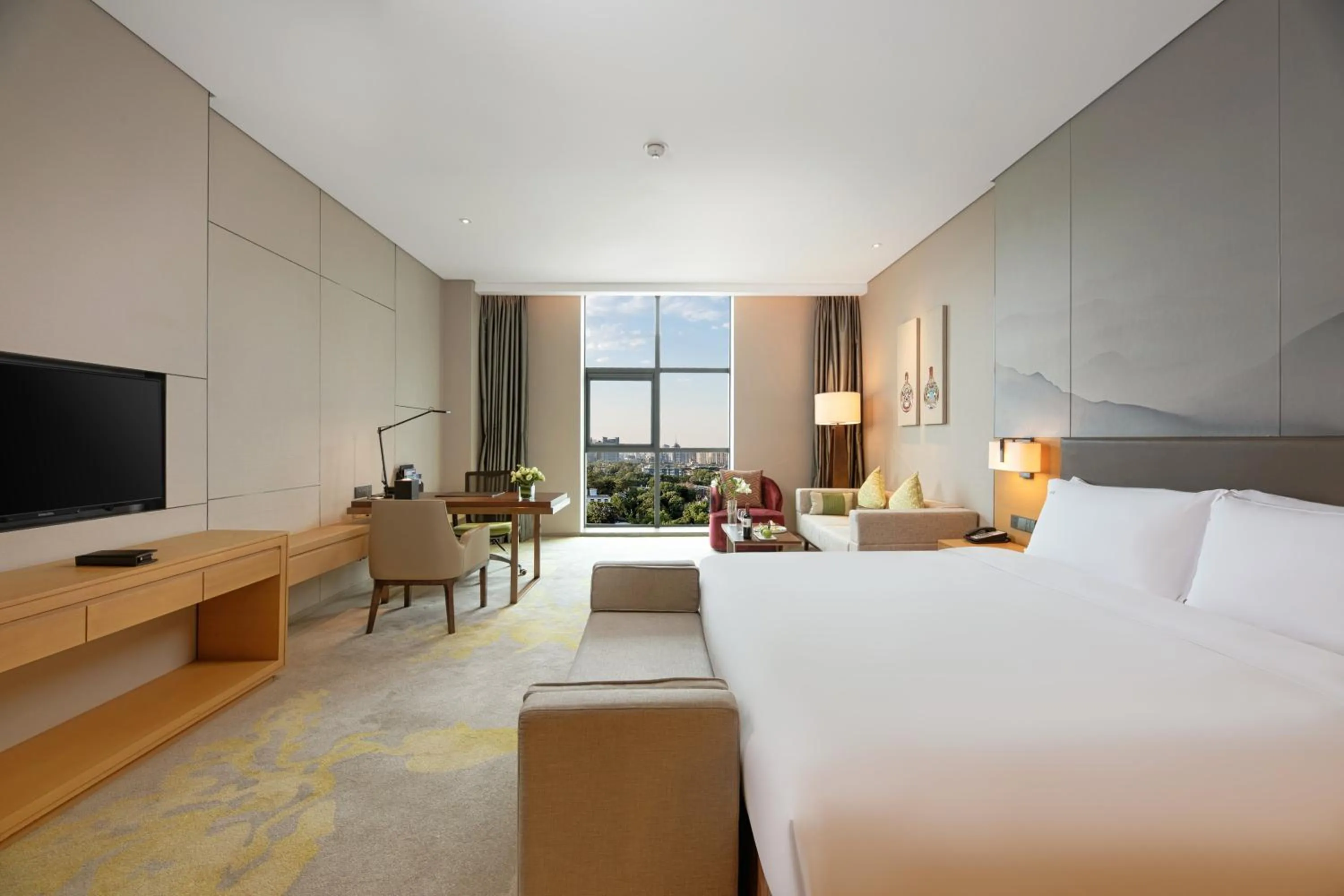 Photo of the whole room, Bed in Holiday Inn Baoji Central by IHG