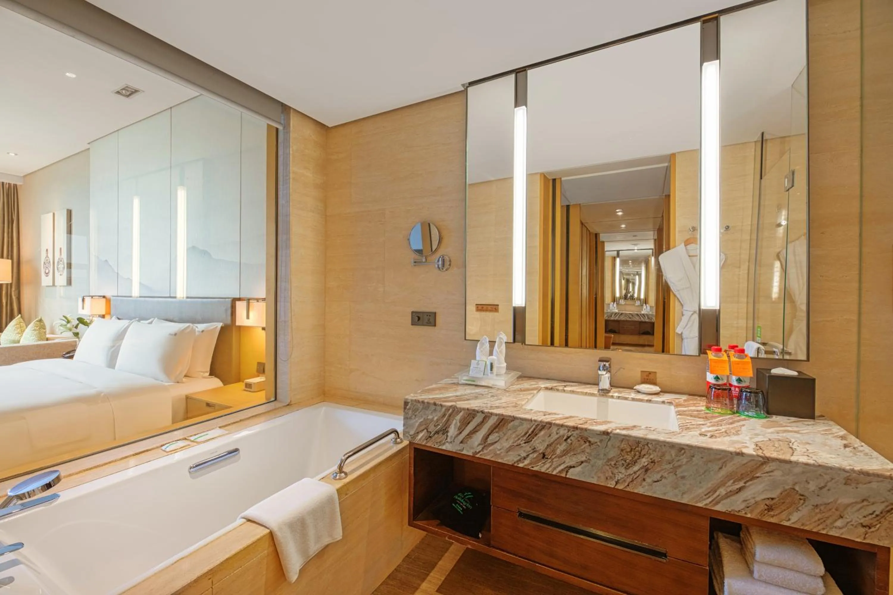 Bathroom, Bed in Holiday Inn Baoji Central by IHG