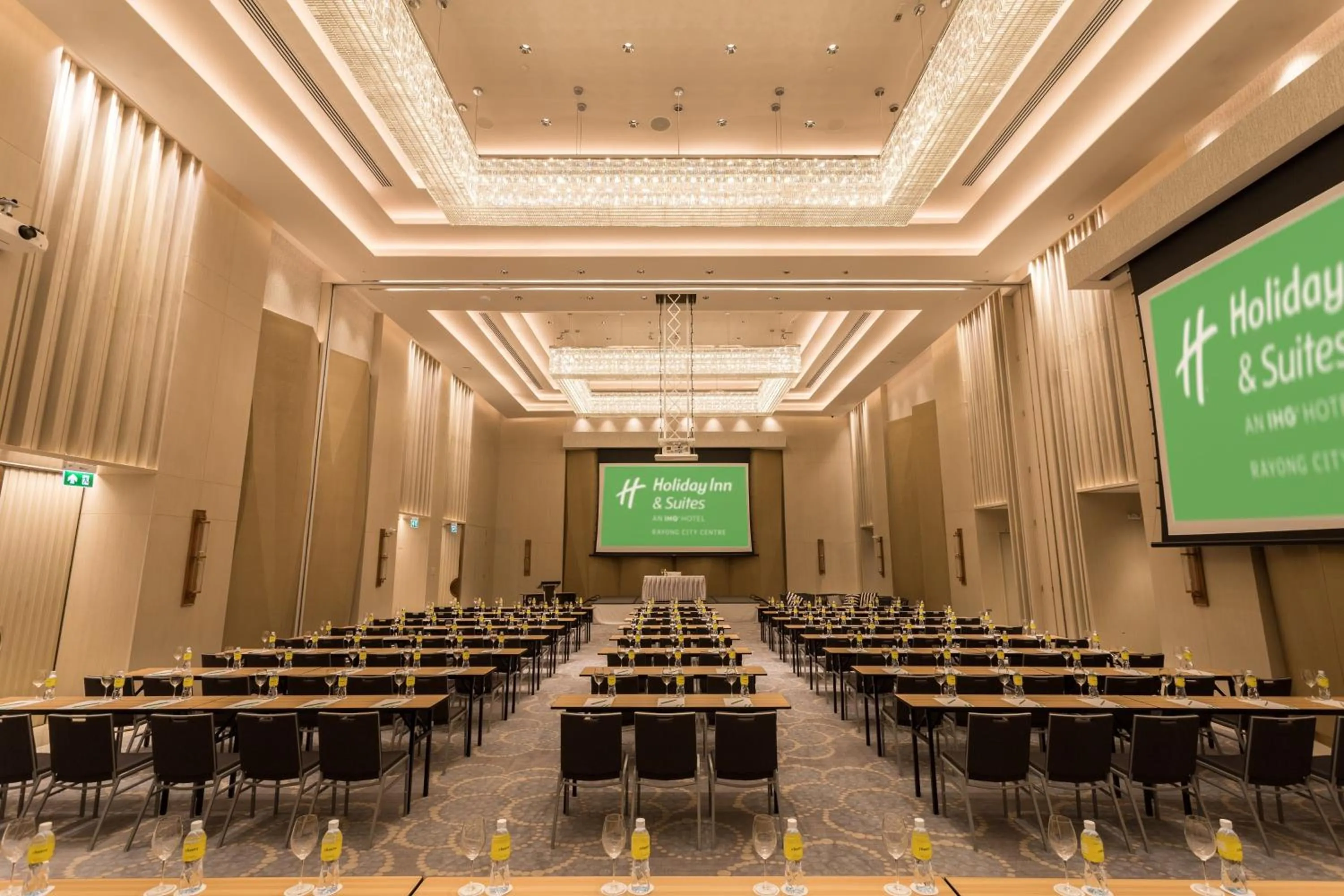 Meeting/conference room in Holiday Inn & Suites Rayong City Centre by IHG
