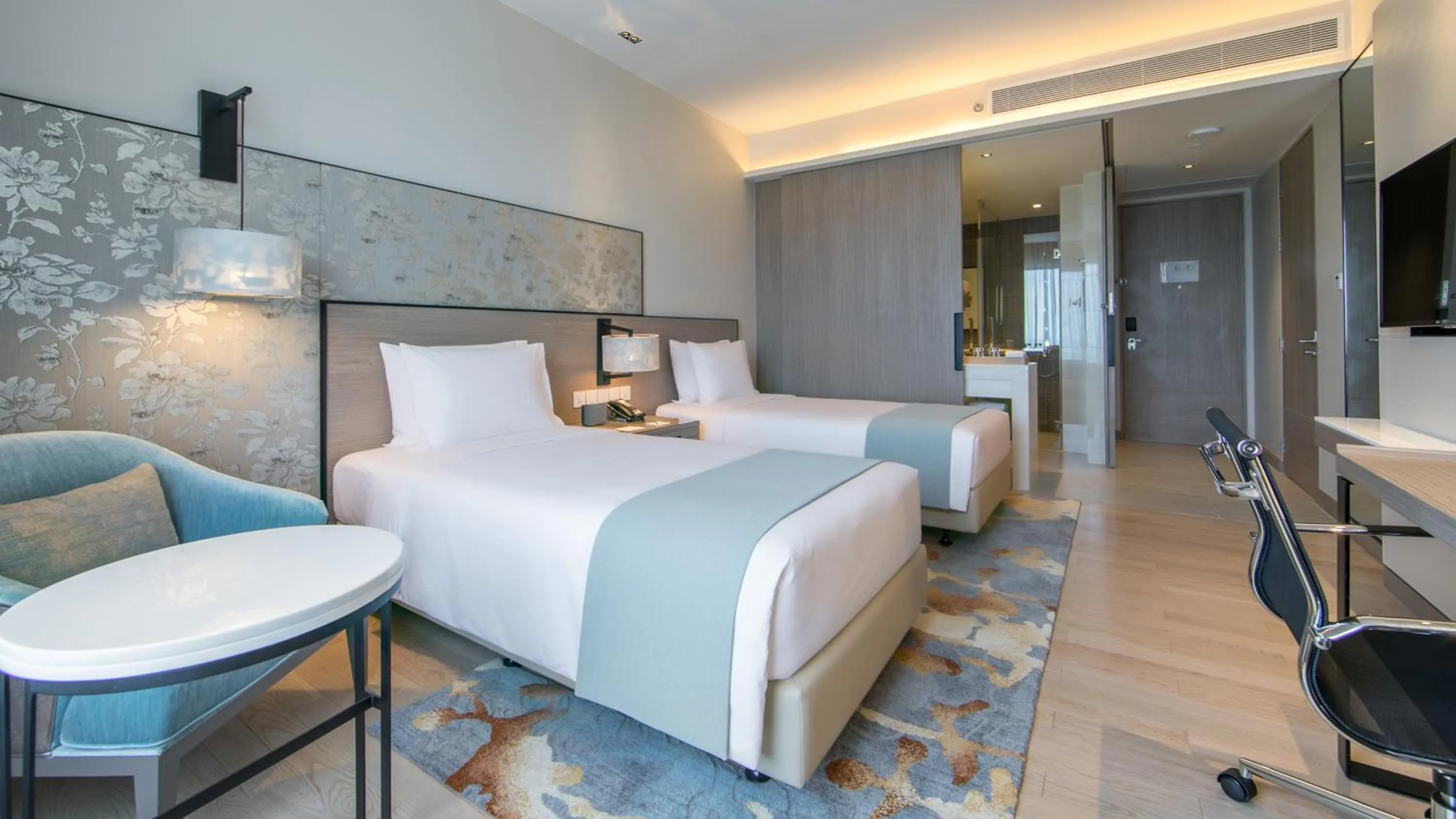 Photo of the whole room, Bed in Holiday Inn & Suites Rayong City Centre by IHG