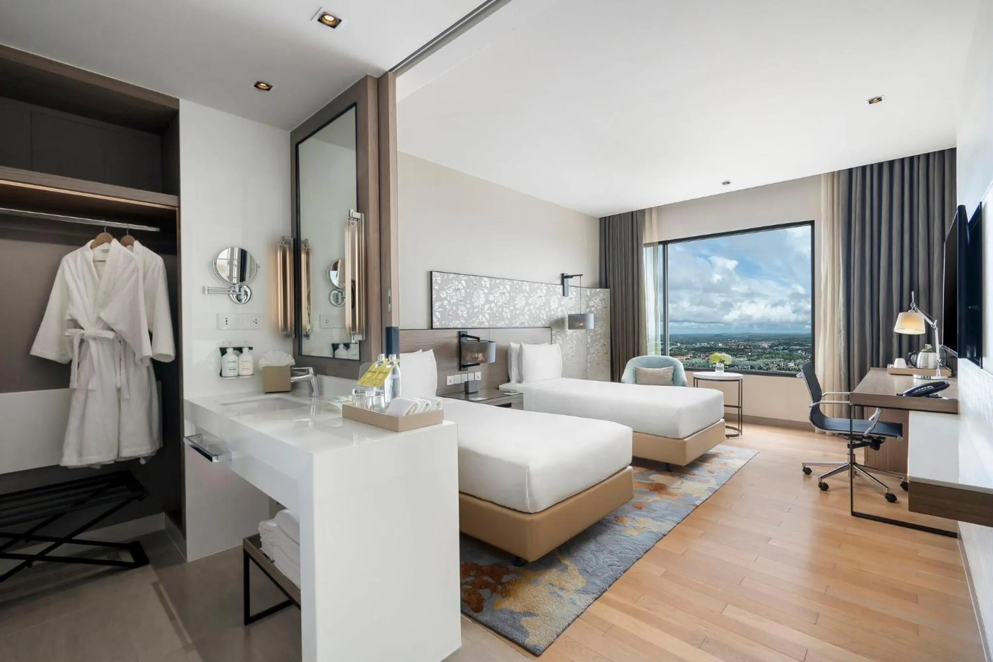 Photo of the whole room, Bed in Holiday Inn & Suites Rayong City Centre by IHG