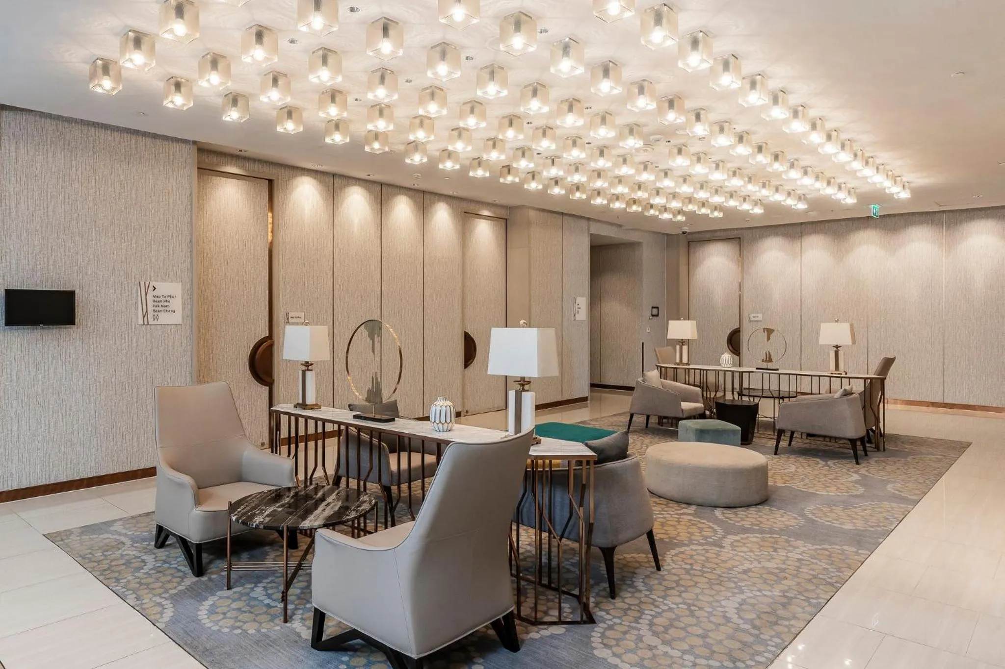 Restaurant/places to eat in Holiday Inn & Suites Rayong City Centre by IHG