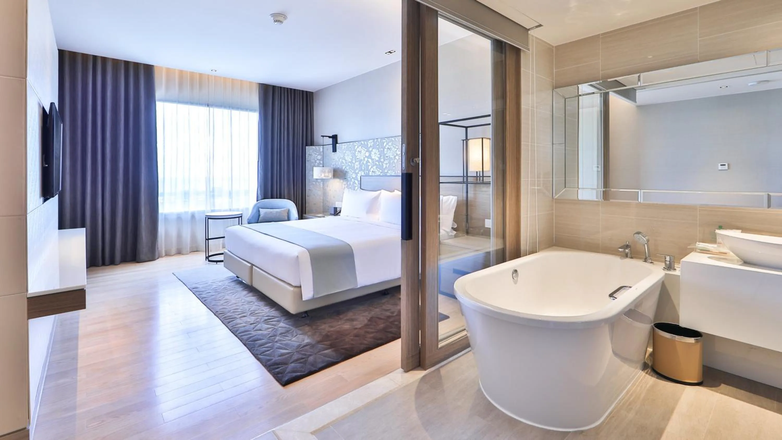 Photo of the whole room, Bed in Holiday Inn & Suites Rayong City Centre by IHG