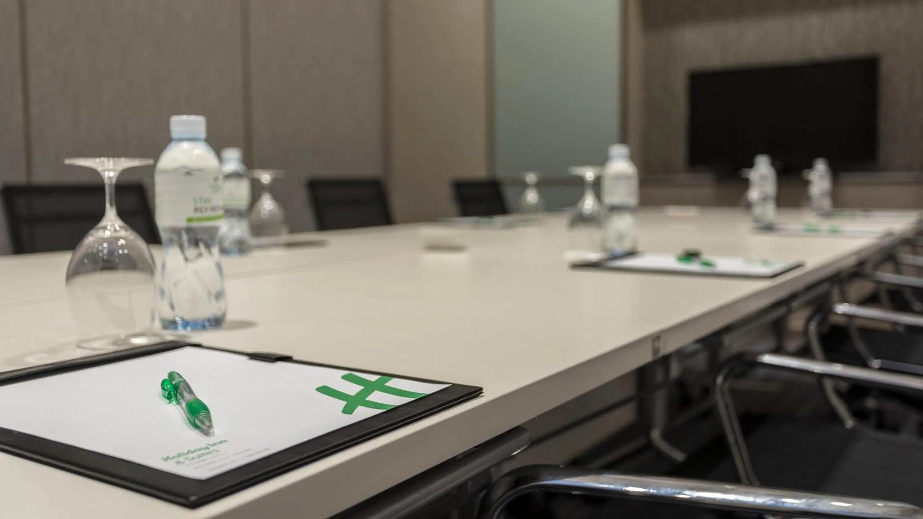 Meeting/conference room in Holiday Inn & Suites Rayong City Centre by IHG