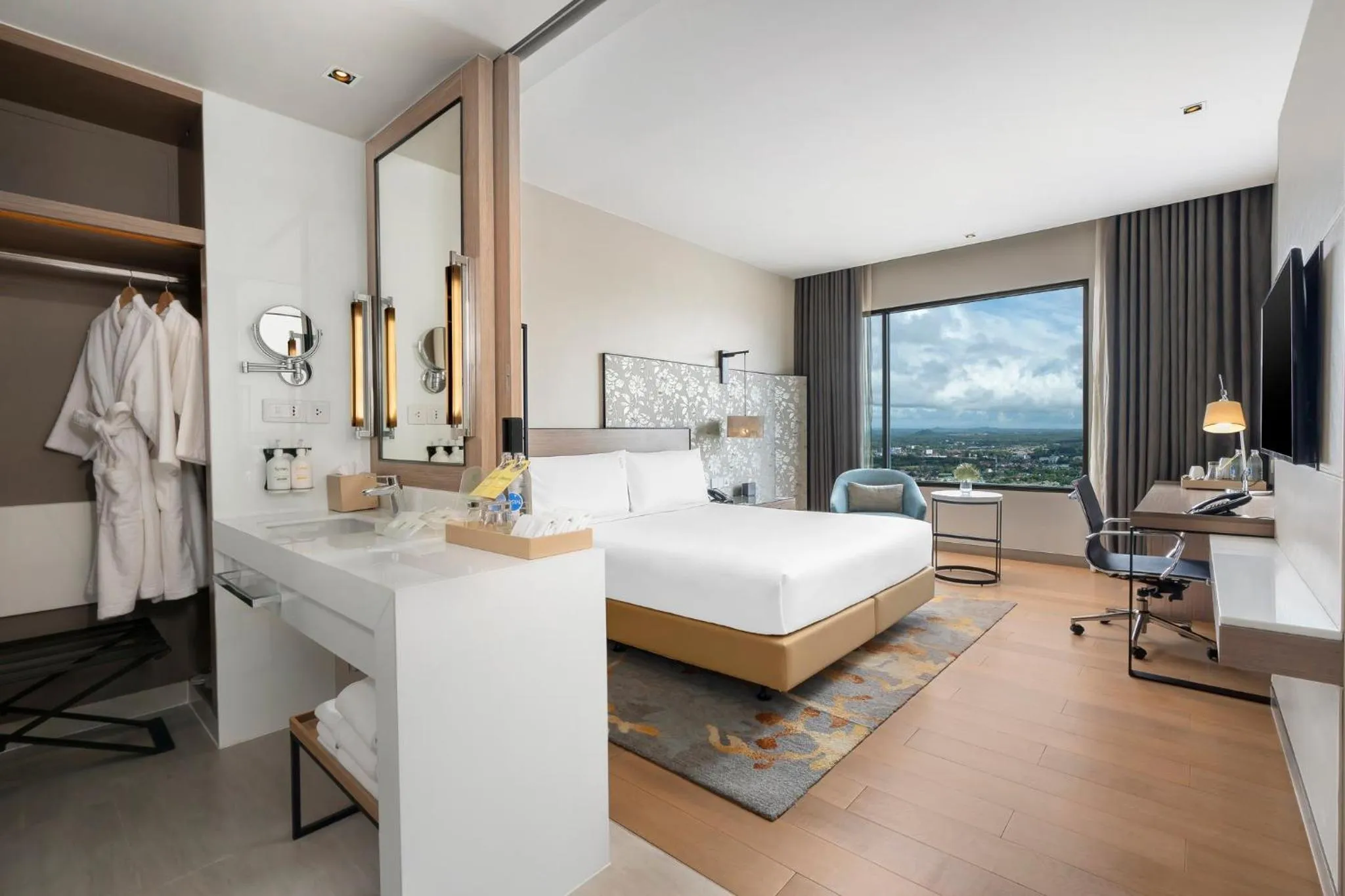 Photo of the whole room, Bed in Holiday Inn & Suites Rayong City Centre by IHG