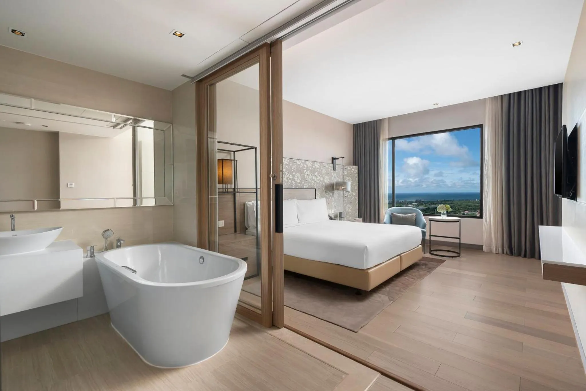 Photo of the whole room, Bed in Holiday Inn & Suites Rayong City Centre by IHG