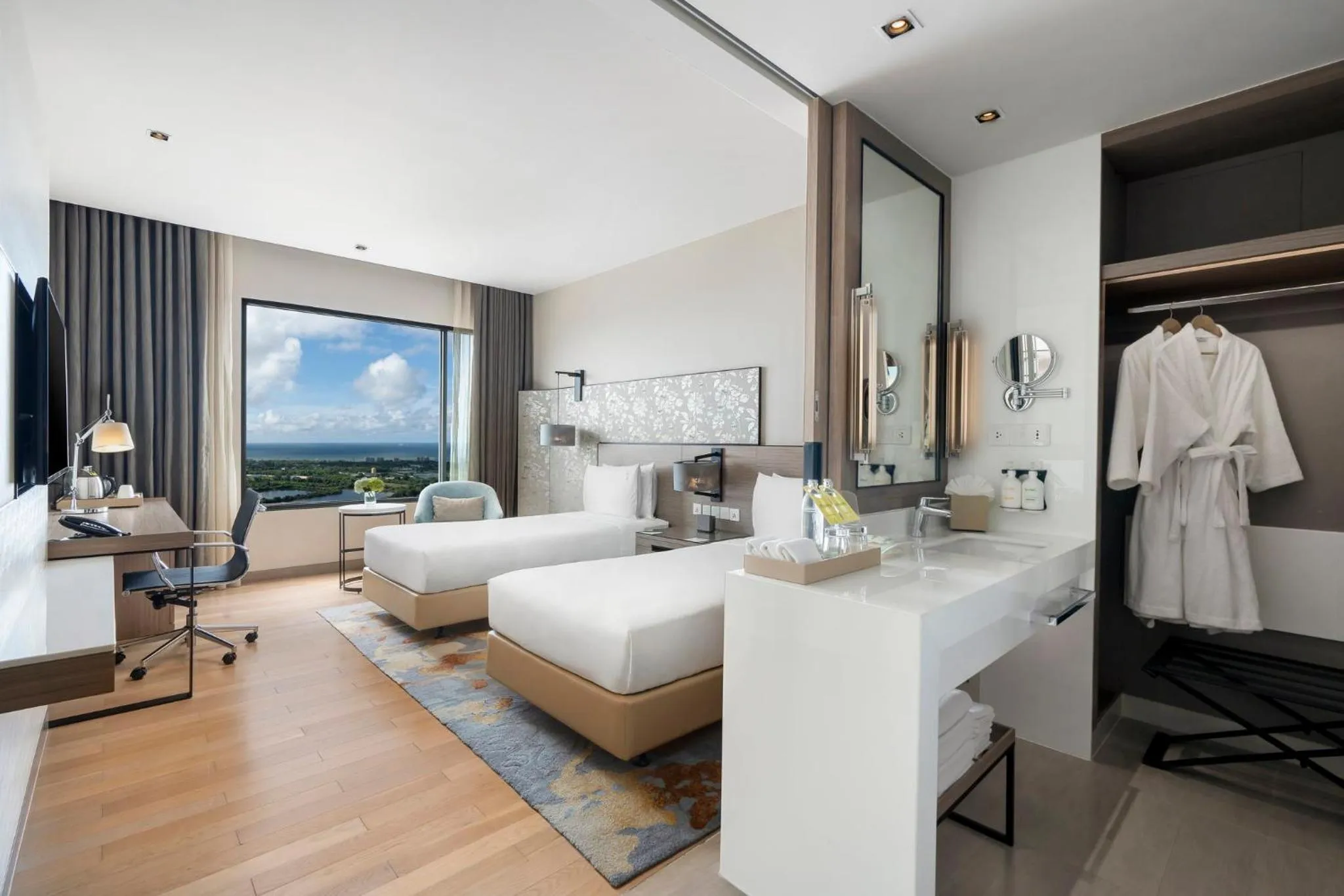 Photo of the whole room, Bed in Holiday Inn & Suites Rayong City Centre by IHG