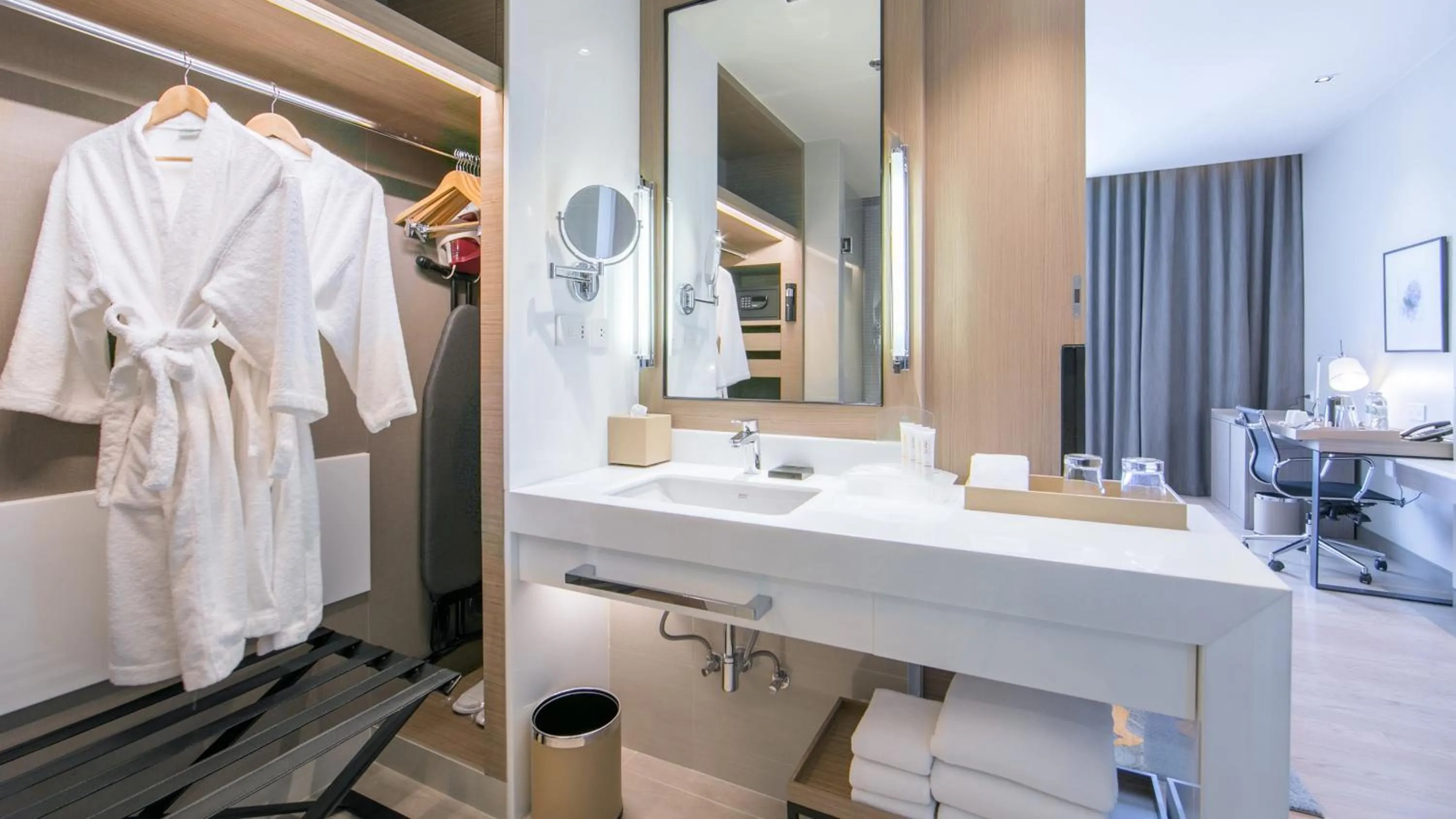 Photo of the whole room in Holiday Inn & Suites Rayong City Centre by IHG