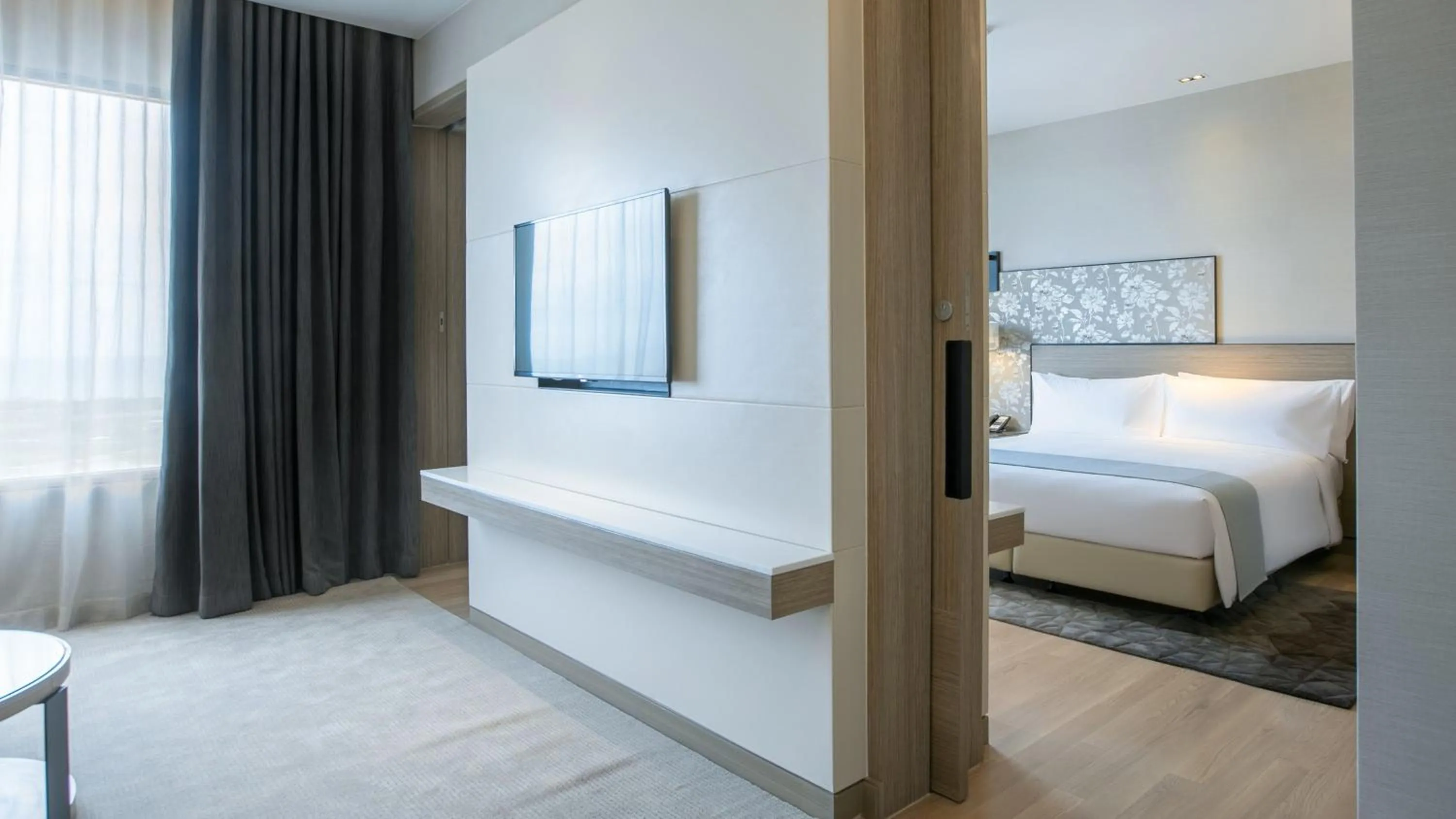 Photo of the whole room, Bed in Holiday Inn & Suites Rayong City Centre by IHG