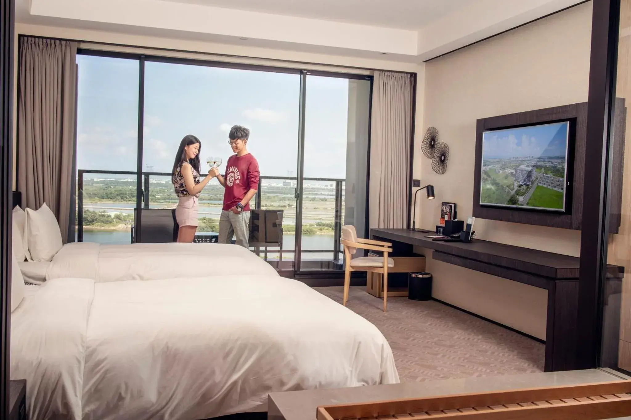 Photo of the whole room, Bed in Crowne Plaza Tainan by IHG Photo of the whole room, Bed in Crowne Plaza Tainan by IHG
