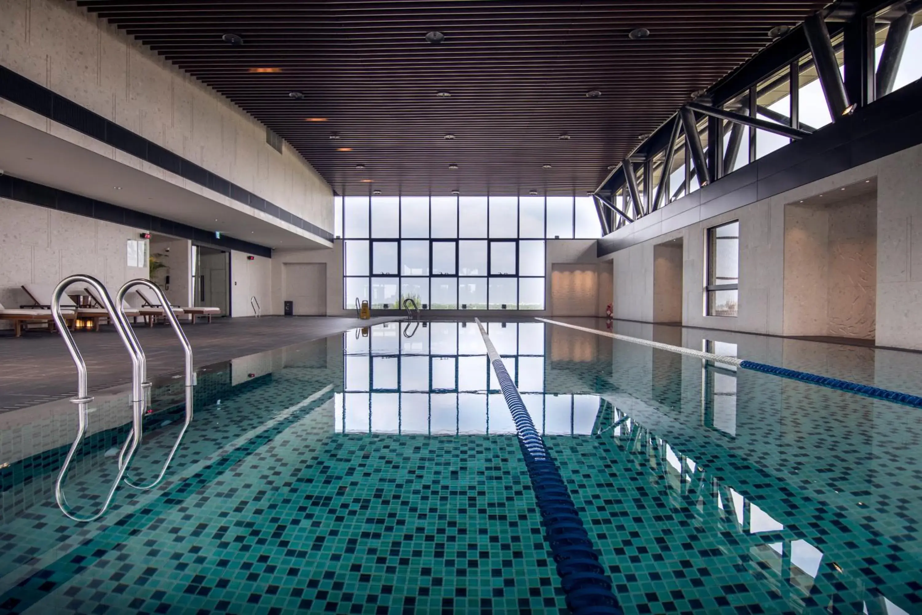 Swimming pool in Crowne Plaza Tainan by IHG Swimming pool in Crowne Plaza Tainan by IHG