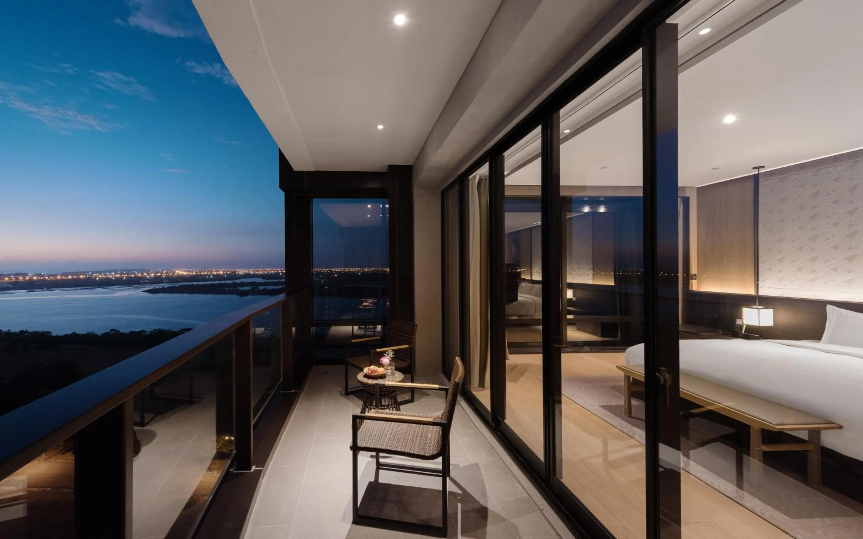 Photo of the whole room, Bed in Crowne Plaza Tainan by IHG