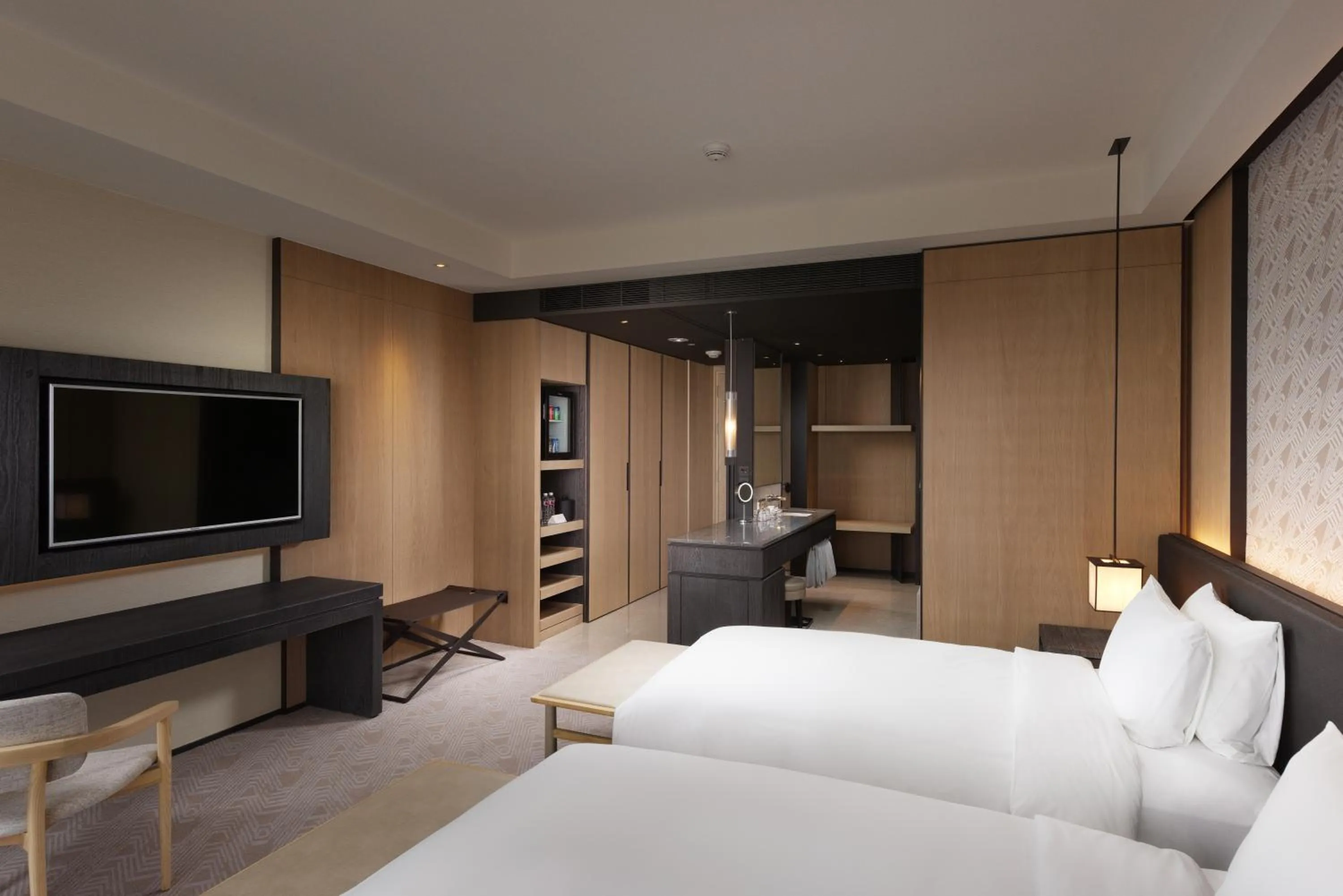 Photo of the whole room, Bed in Crowne Plaza Tainan by IHG