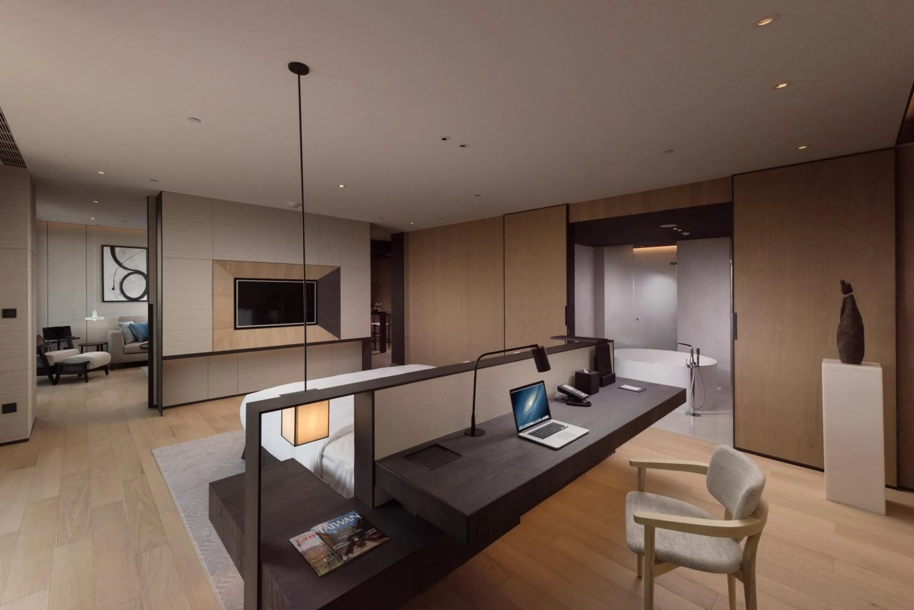 Photo of the whole room, Bed in Crowne Plaza Tainan by IHG