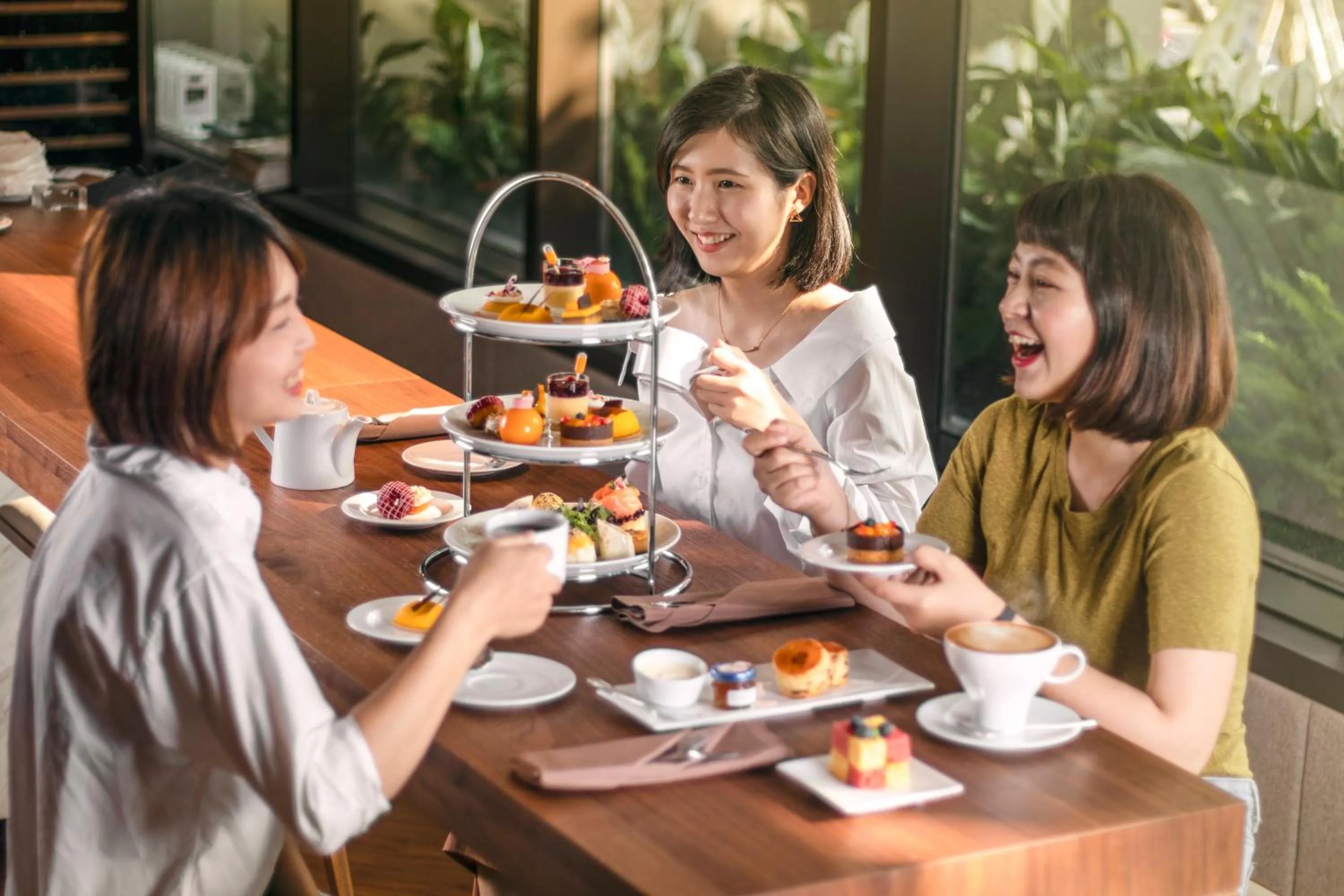 Lounge or bar in Crowne Plaza Tainan by IHG