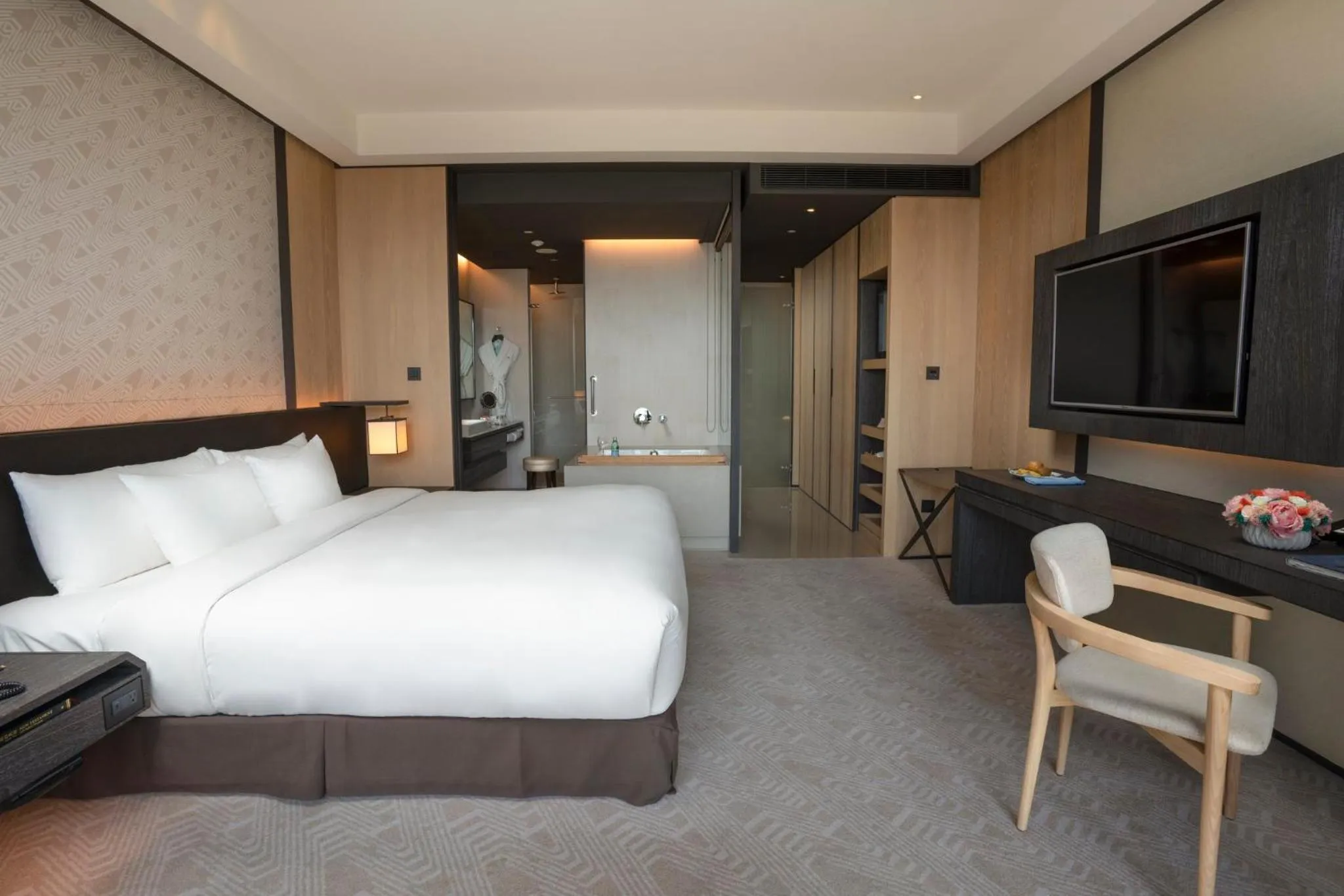 Photo of the whole room, Bed in Crowne Plaza Tainan by IHG