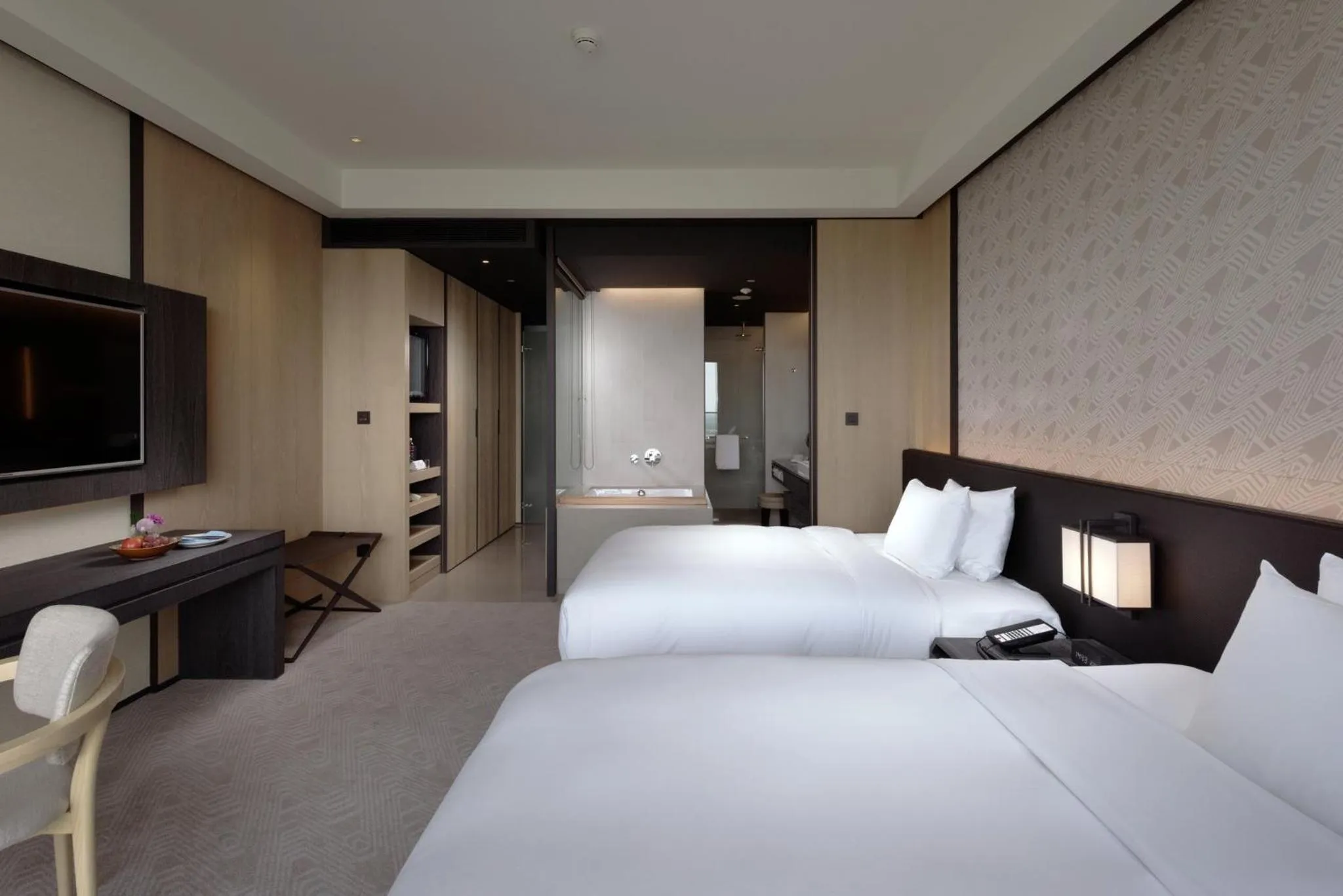 Photo of the whole room, Bed in Crowne Plaza Tainan by IHG