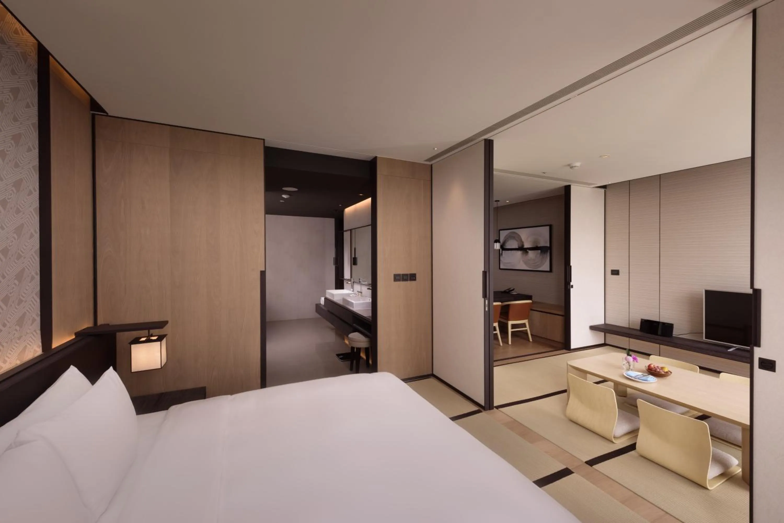 Photo of the whole room, Bed in Crowne Plaza Tainan by IHG