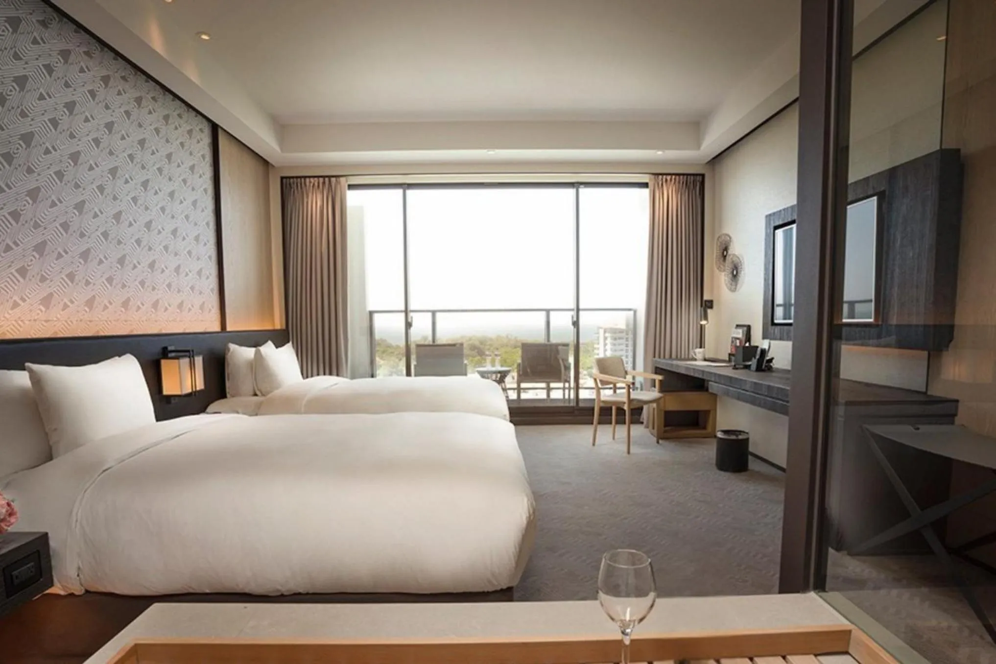 Photo of the whole room, Bed in Crowne Plaza Tainan by IHG