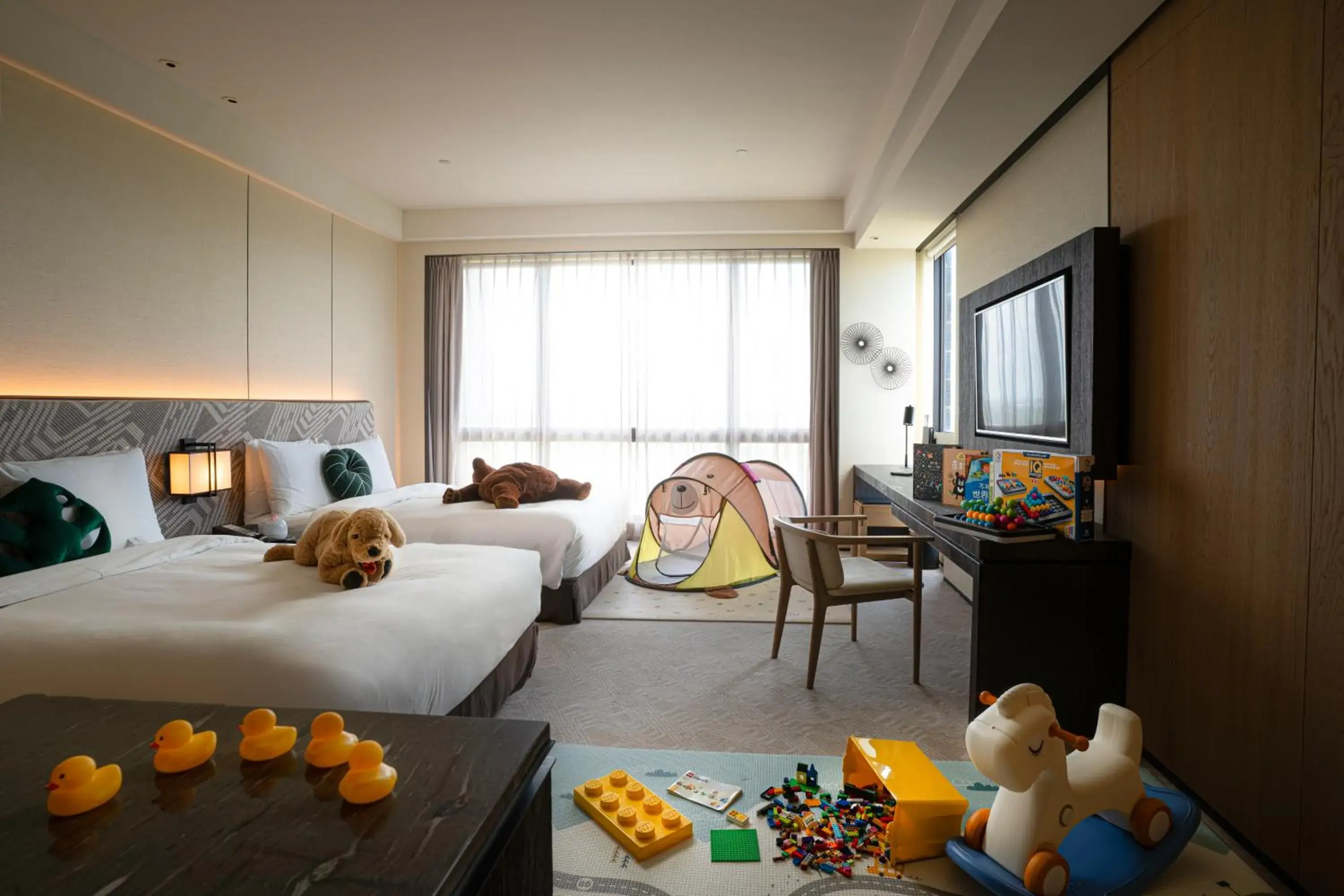 Photo of the whole room, Bed in Crowne Plaza Tainan by IHG Photo of the whole room, Bed in Crowne Plaza Tainan by IHG