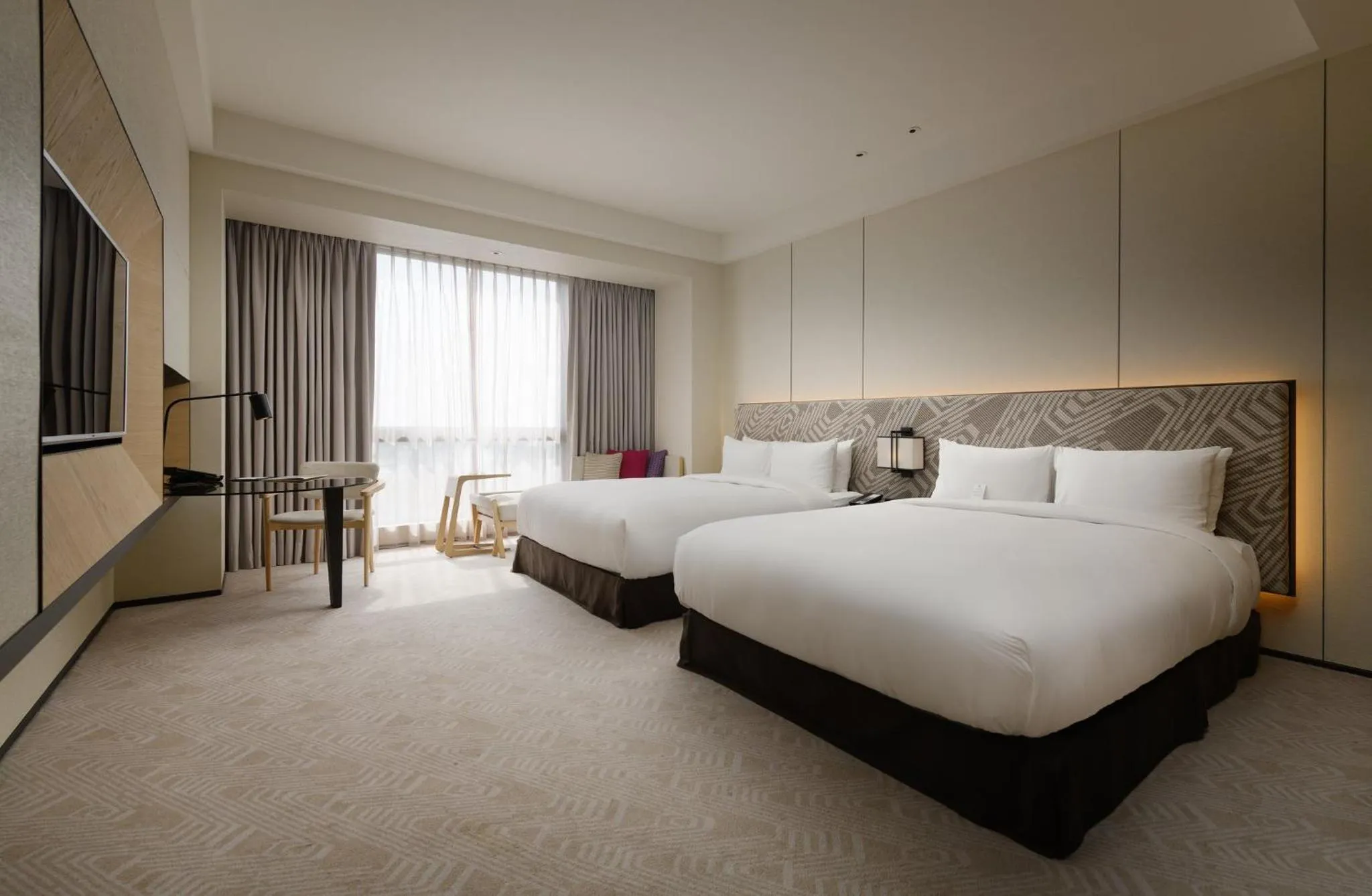 Photo of the whole room, Bed in Crowne Plaza Tainan by IHG